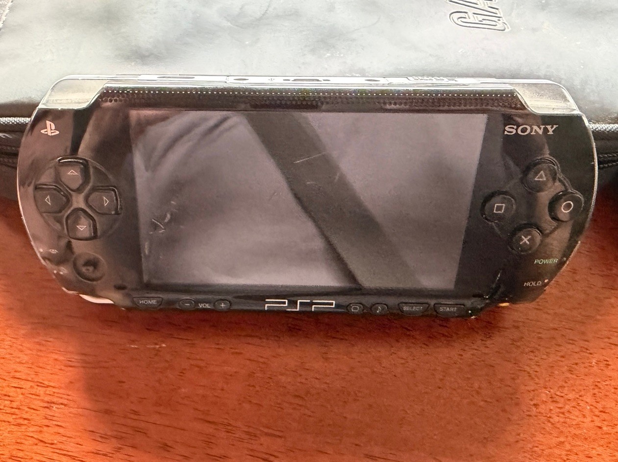 Sony PSP 1000 Handheld Piano Black Console System with Grand Theft Auto