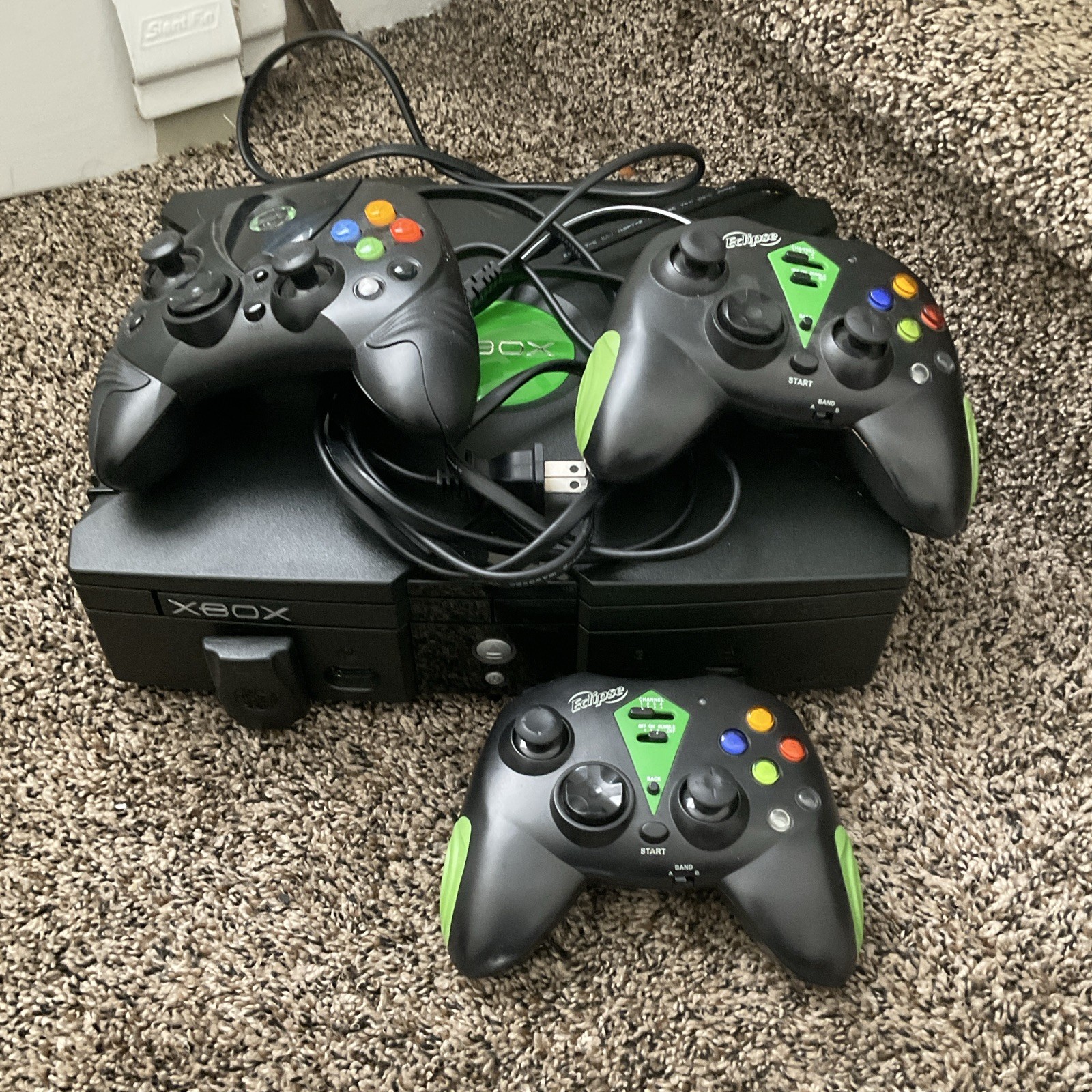 Microsoft Original Xbox Console Bundle Black NTSC-U/C 8GB w/ 3 Controllers