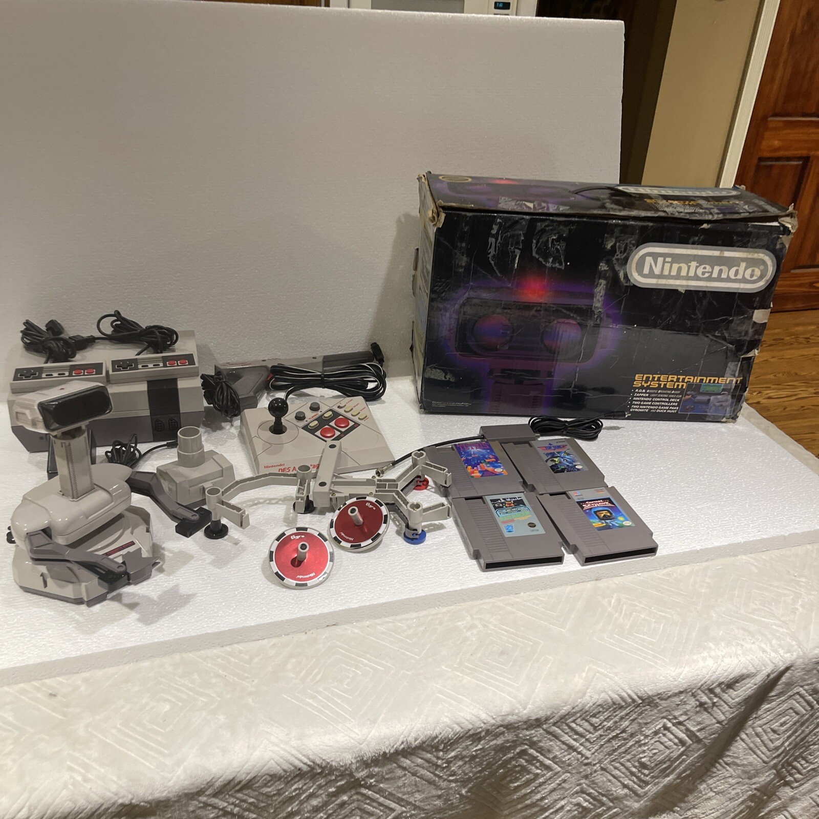 Nintendo Entertainment System Deluxe Set – ROB the robot, Bundle 1985