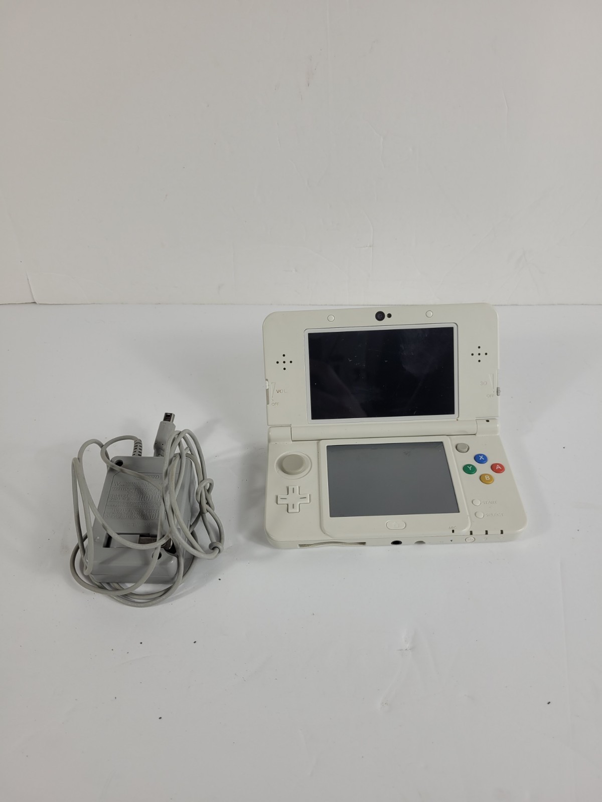Nintendo 3DS XL Special Edition White Handheld 4GB NTSC-U/C SPR-001.