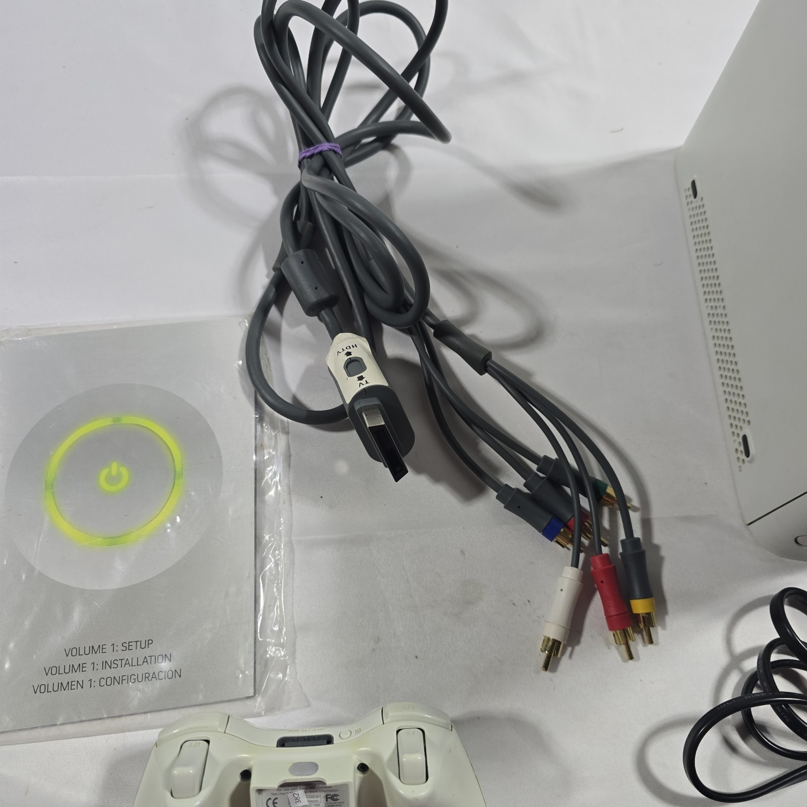 Microsoft Xbox 360 60GB White Console w/ Wireless Controller Av Cables Power
