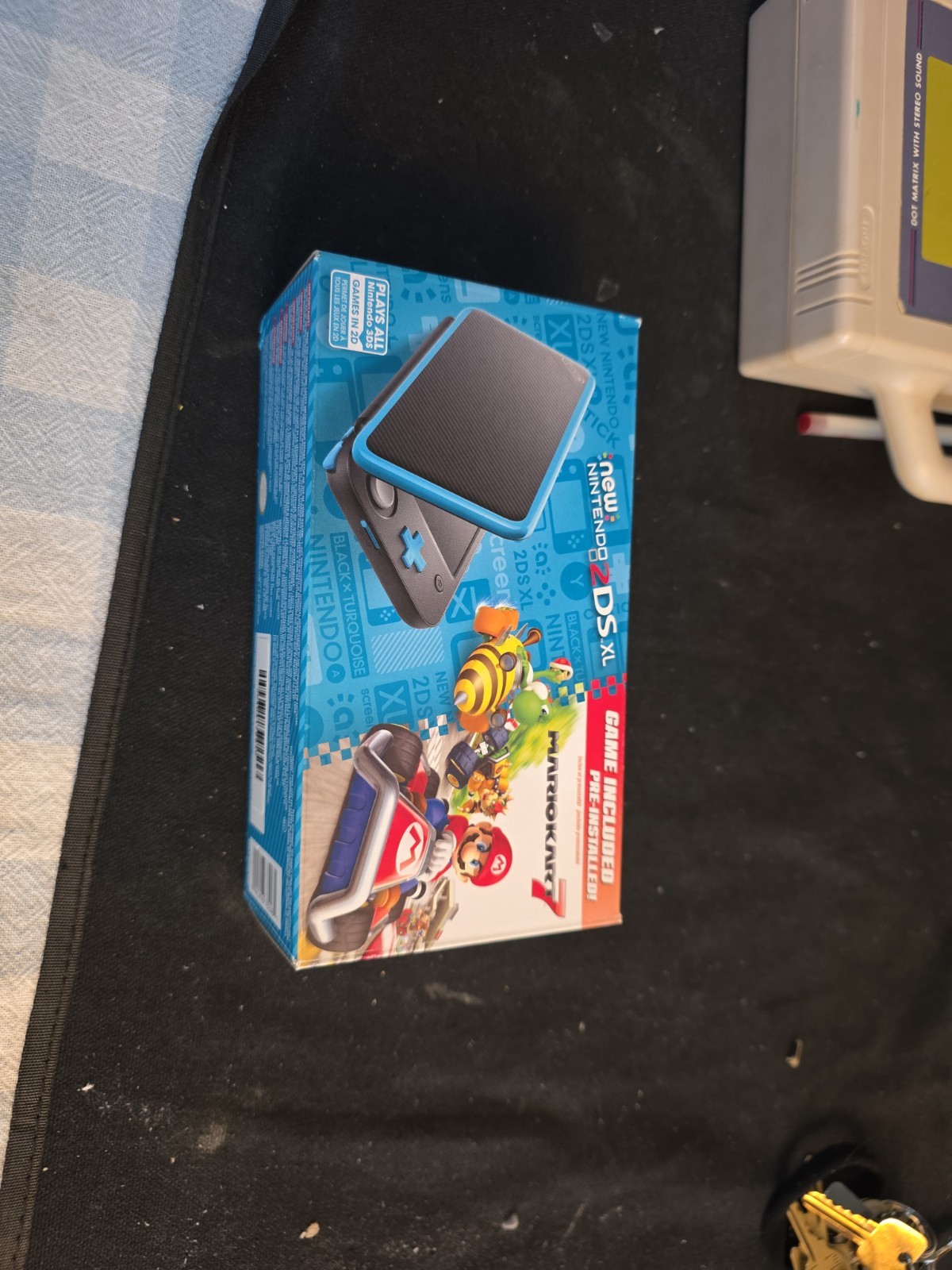 New Nintendo 2DS XL Handheld Console w/ Mario Kart 7 Black/Turquoise + 7 Games