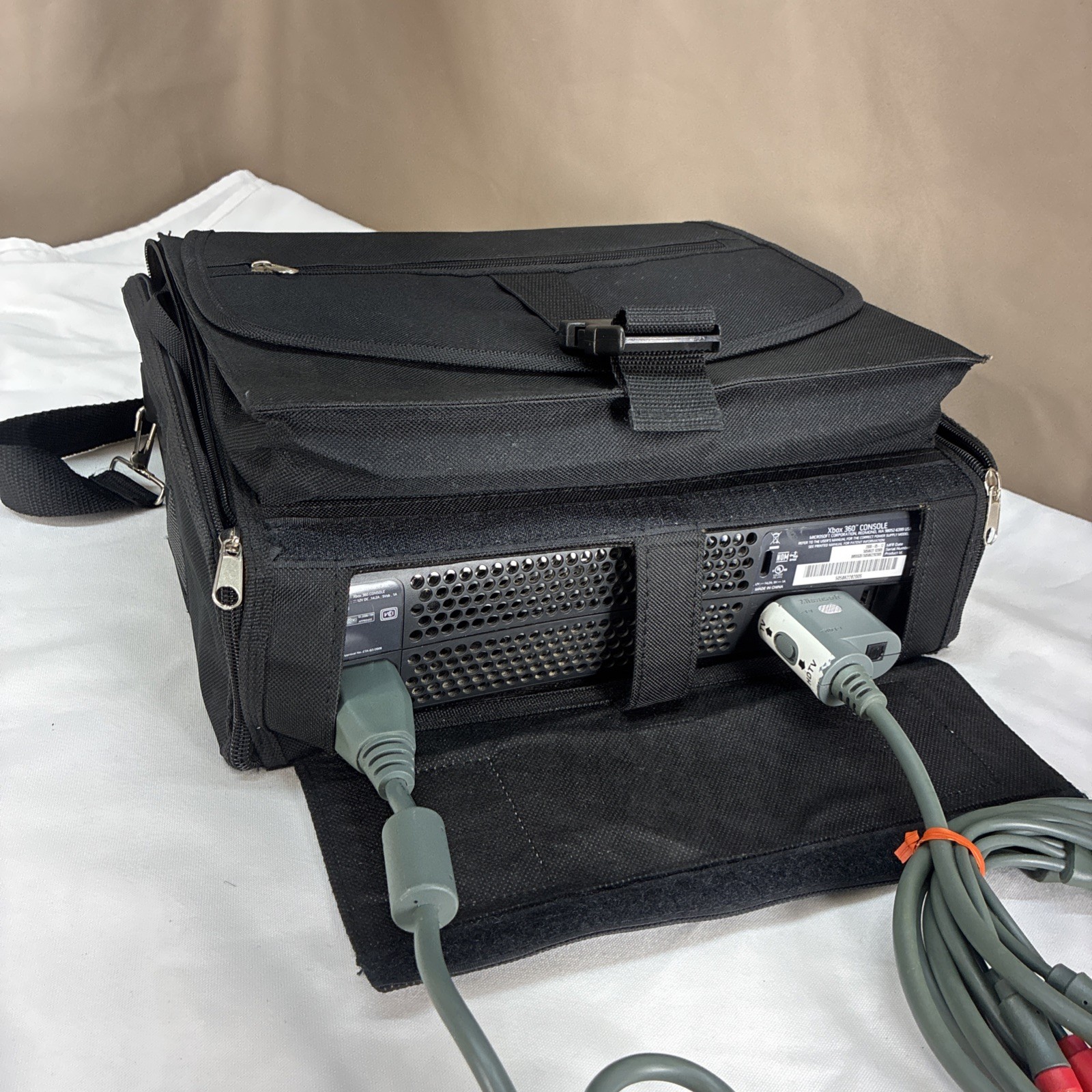 Xbox 360 Elite Console – Black – Falcon Model W/Carry Bag & Halo 4 Controller