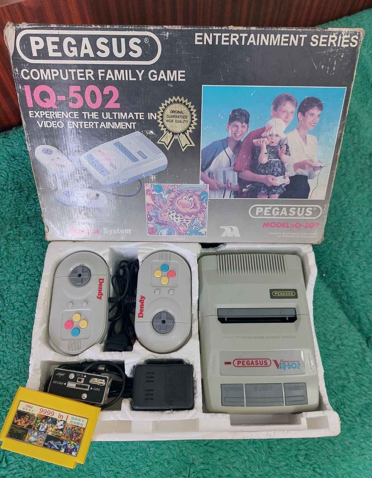 Pegadus iq-502 good condition made in Taiwan full kit box manual games dendy