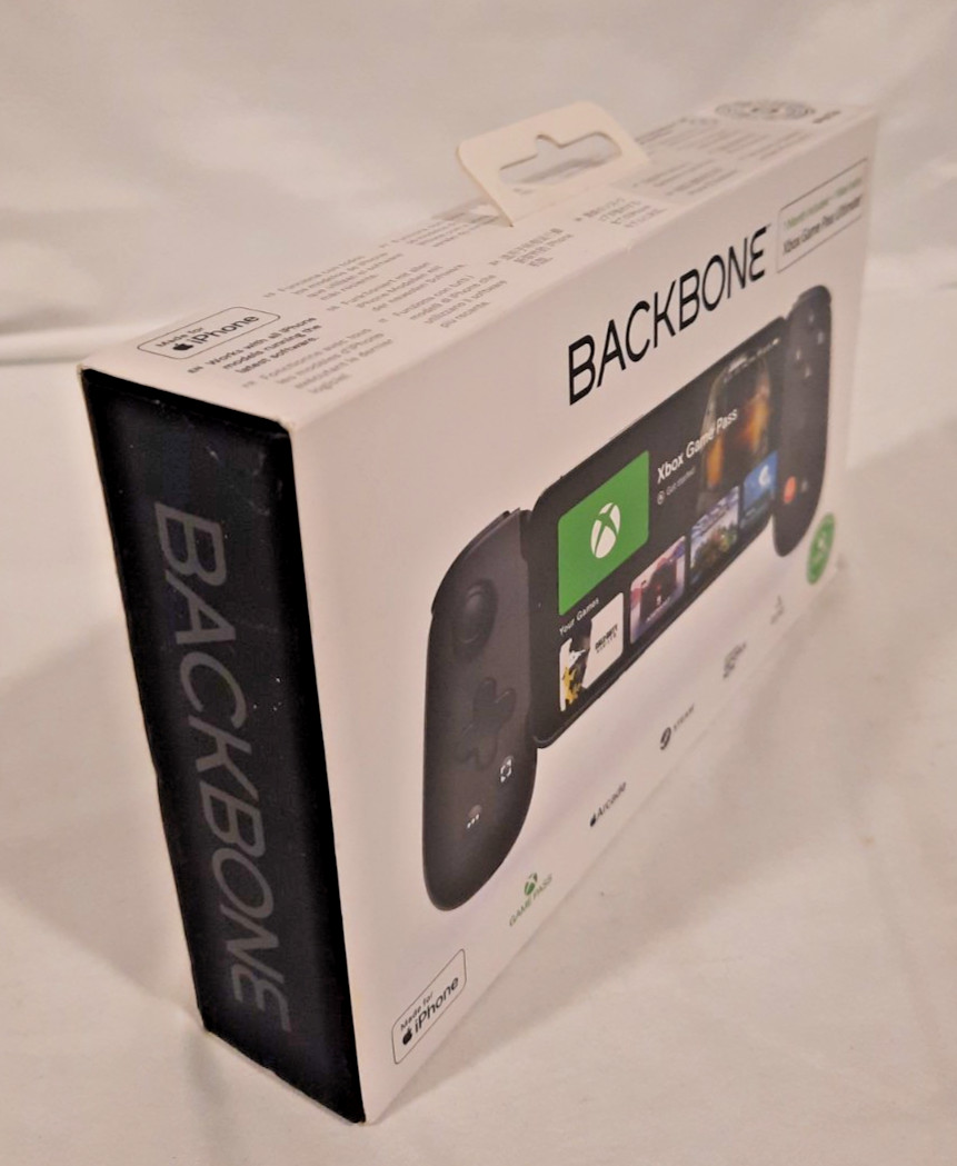 BACKBONE XBOX LIGHTNING HANDHELD GAME CONSOLE AND ULTIMATE GAME PASS 1 MONTH