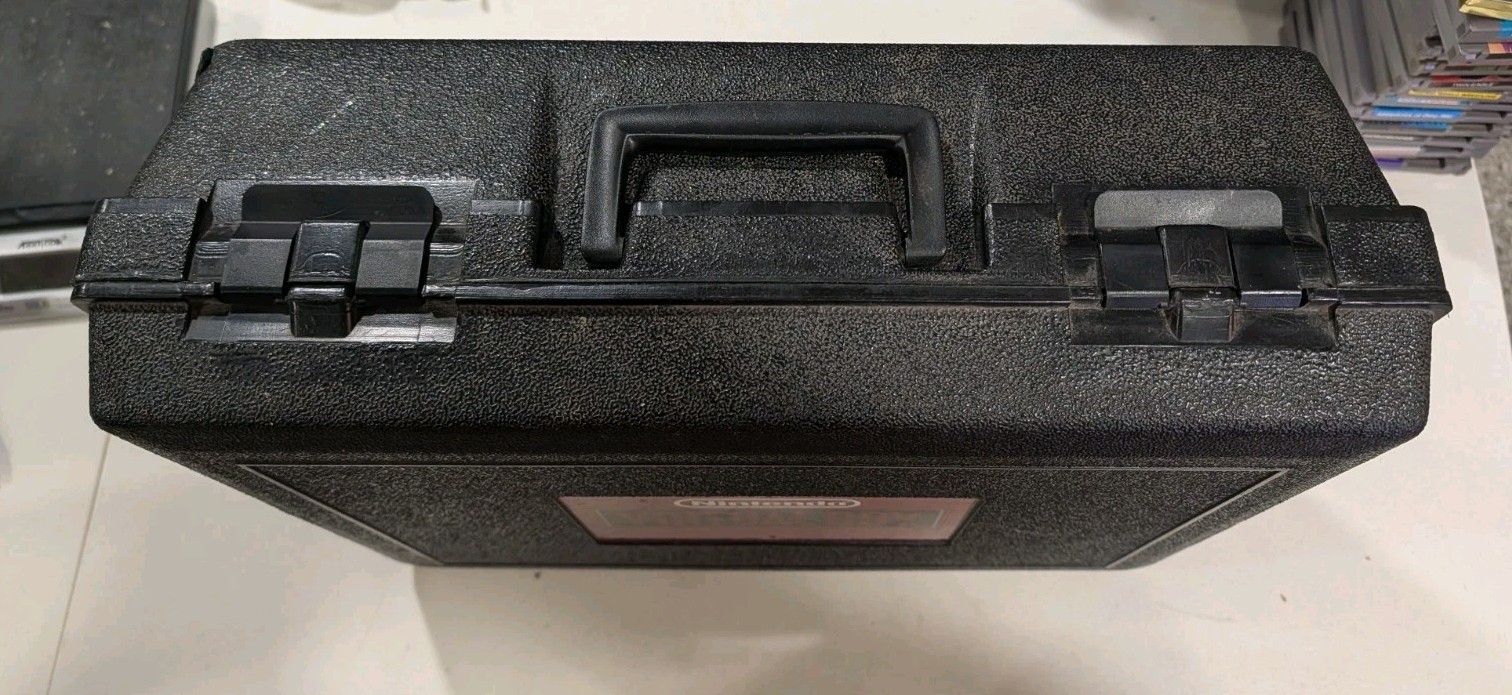 Nintendo Virtual Boy in Blockbuster Exclusive Carry Case & Console For Parts