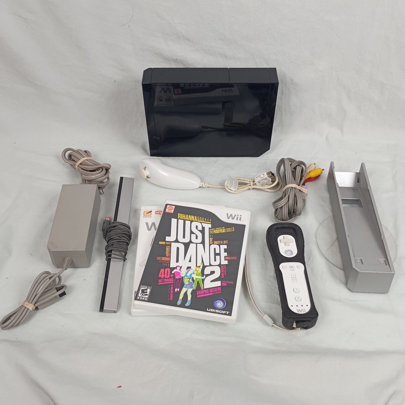 Nintendo Wii RVL-001 Black Console Bundle Controller Cords Games Tested GameCube