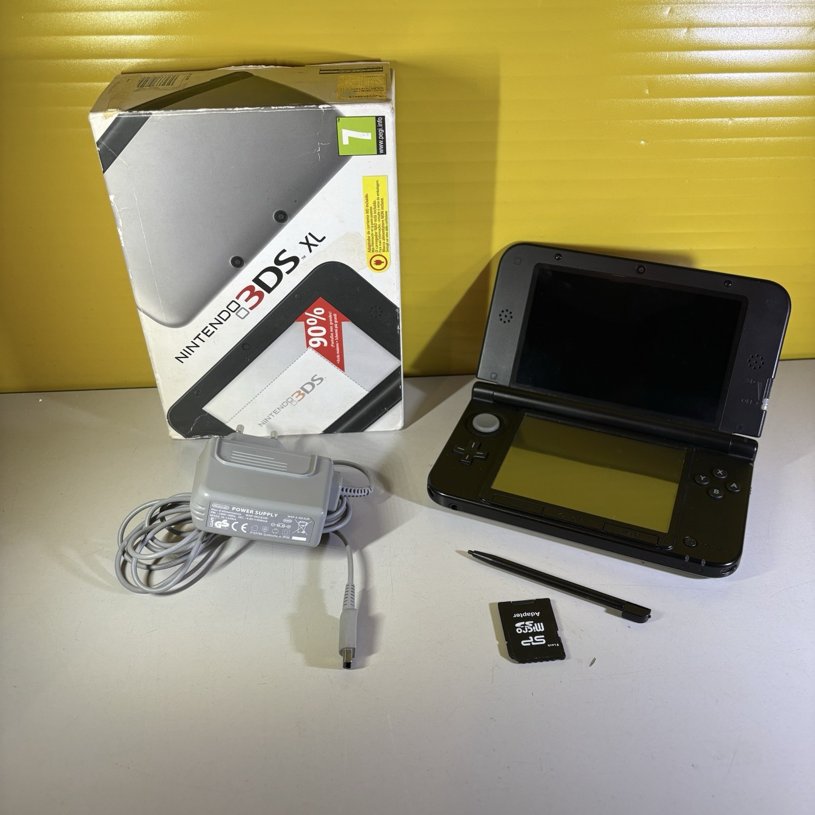 Nintendo 3DS XL CONSOLE Black + 4GB NIB AND SD Charger WITH BOX