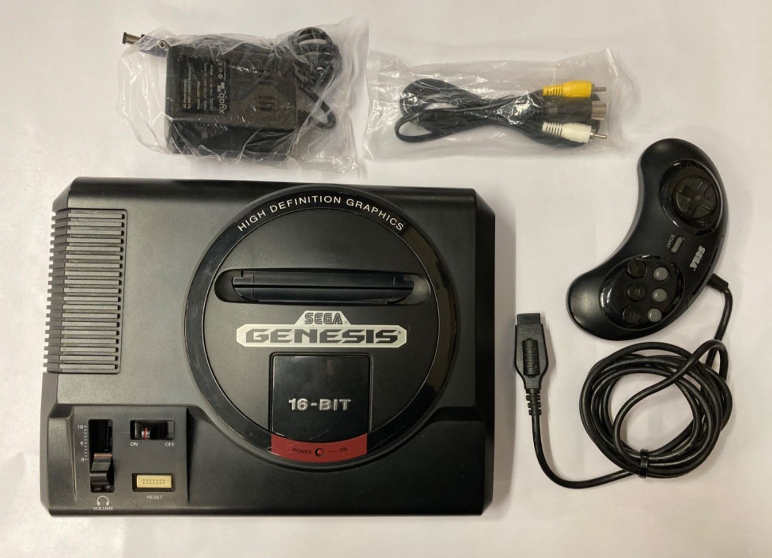 Original SEGA GENESIS 1601 Video Game Console w/ Controller *SHOWN WORKING