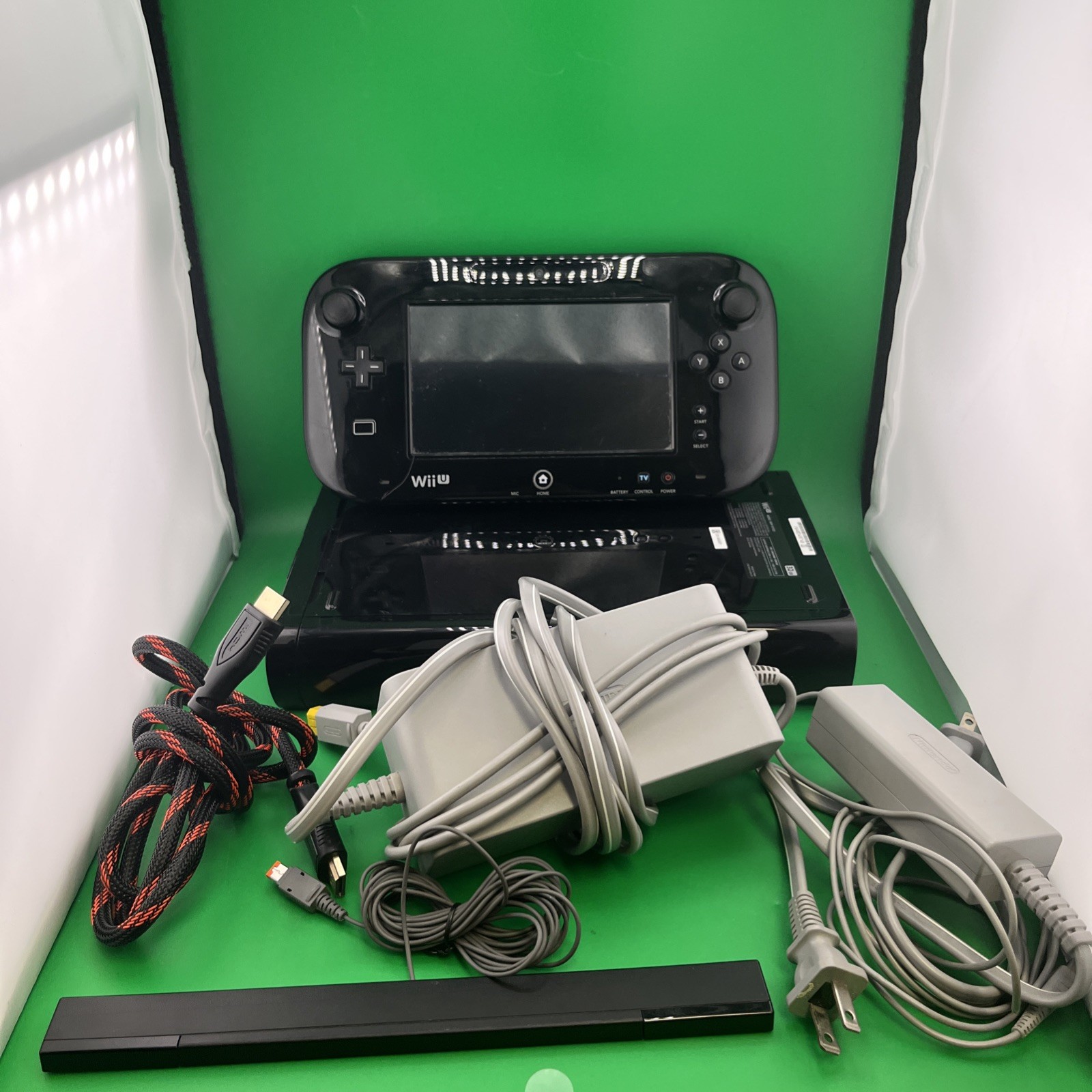 Nintendo Wii U (WUP-101(02) Black 32GB Console & Gamepad w/Cords Tested (T05)