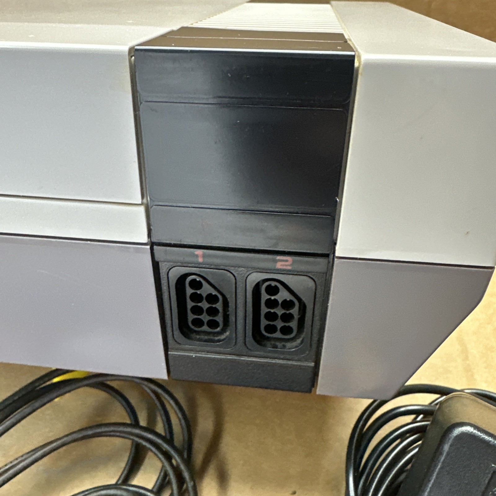 1985 Nintendo System Console Cords 2 Controllers Powers On Not Tested with Game