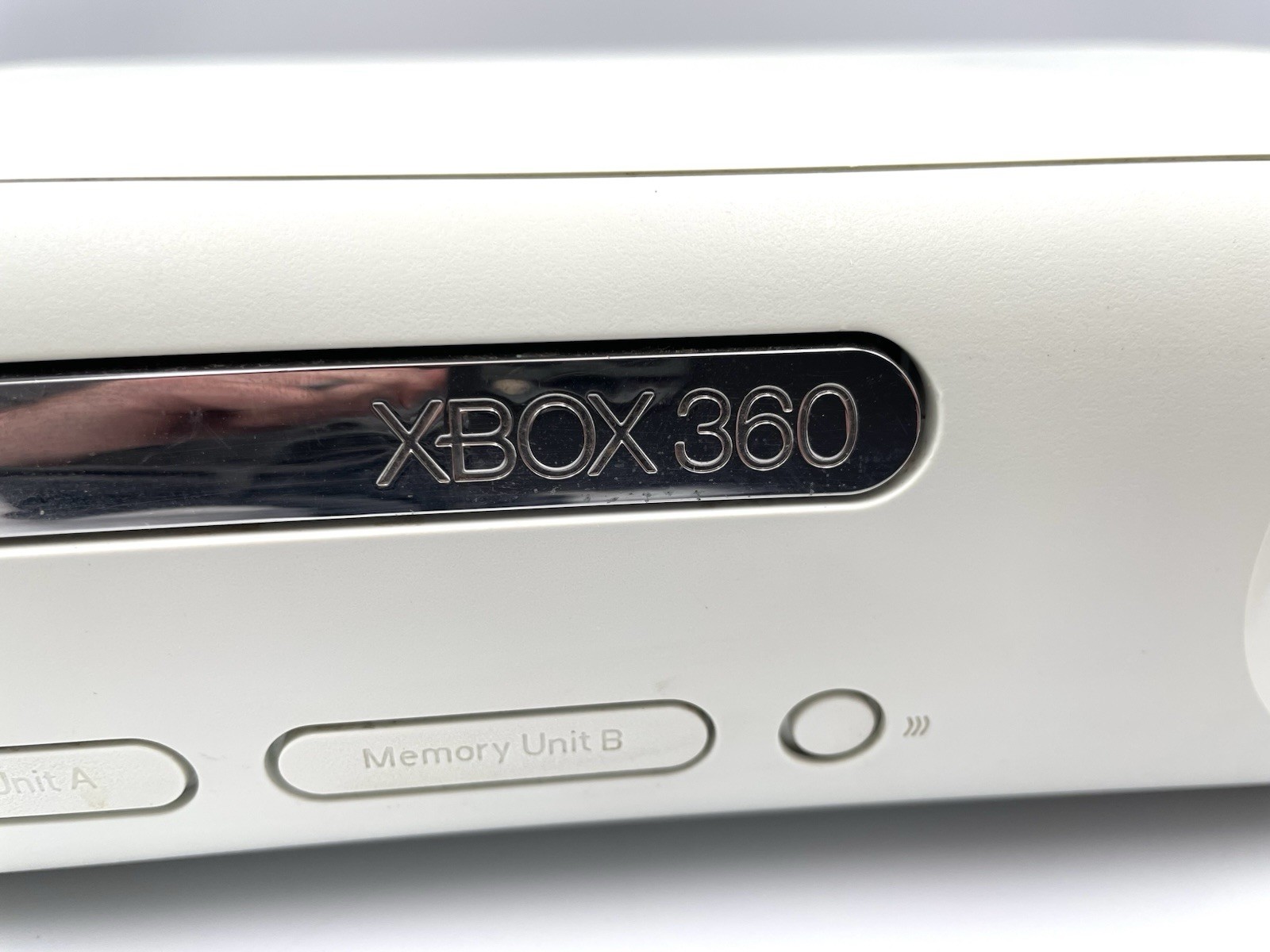 Microsoft XBOX 360 White Fat Console w/60GB HDD and Power Cord *FOR PARTS ONLY*
