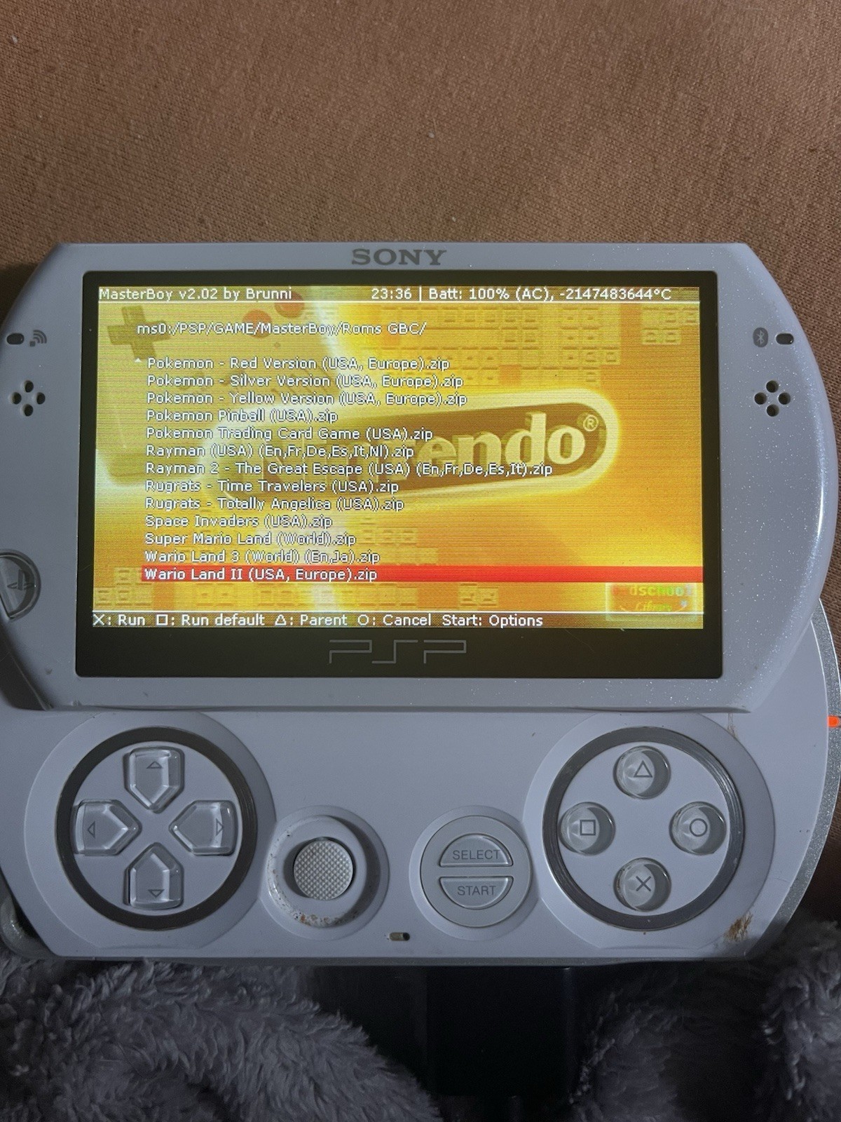 Sony PSP Go PSP-N1001 White 6870MB Wi-Fi Handheld Console SALE