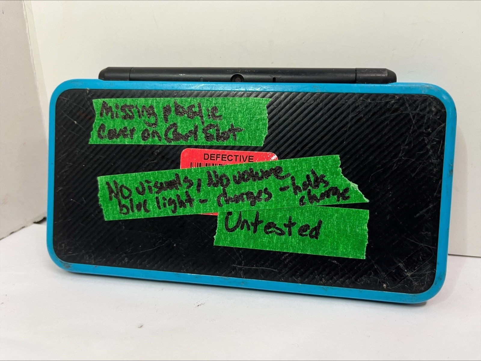 FOR PARTS! Nintendo 2DS XL – Powers On No Display! Missing plastic flap! (B387)