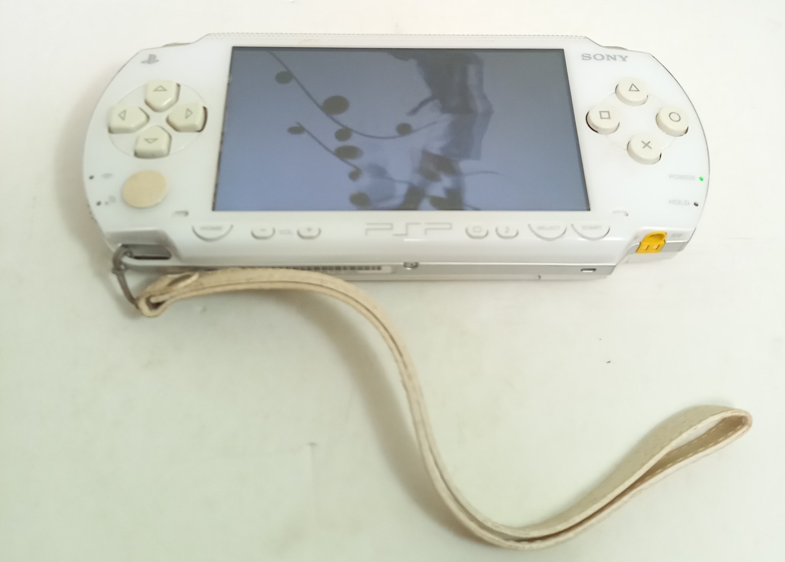 Sony Playstation Portable Game Console White color W/Charger Box Instruction
