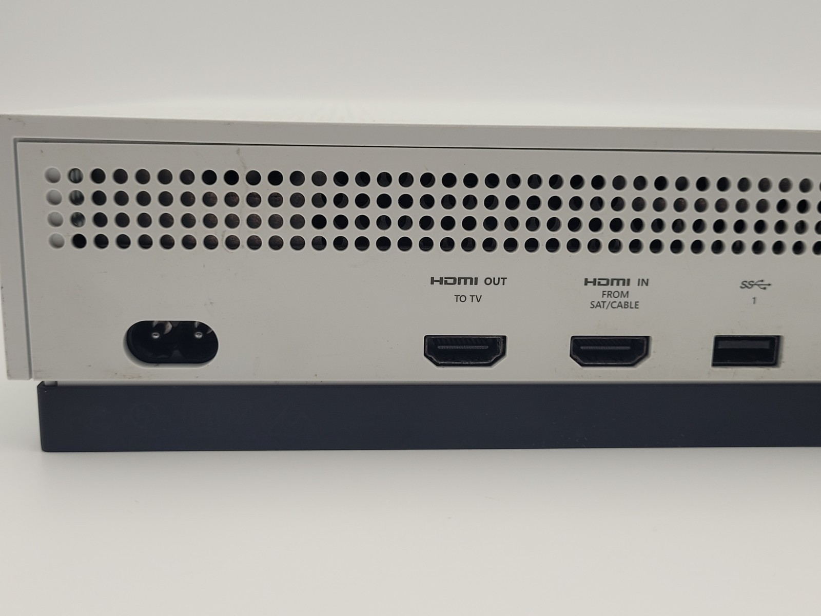 Microsoft Xbox One S 2TB White Video Game Console Model 1681 w/ Cables TESTED
