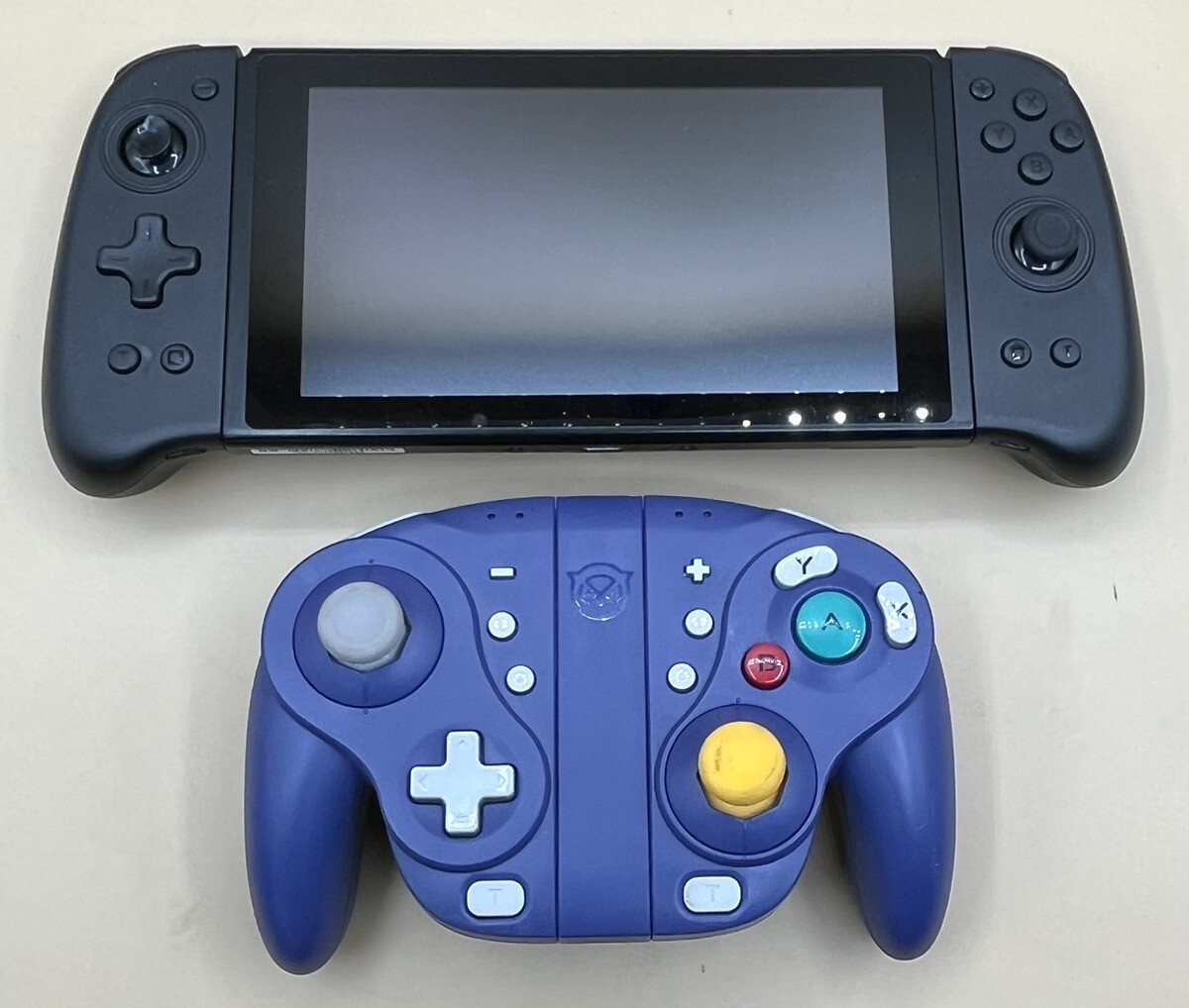 NINTENDO SWITCH HAC-001 HANDHELD CONSOLE W/ EXTRA CONTROLLER (NO DOC (MVP026044)