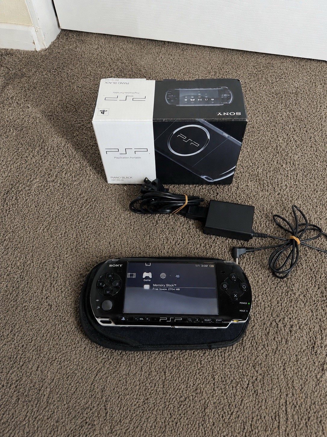 Sony PSP 3000 Piano black Handheld Gaming Console W/ Charger New Battery