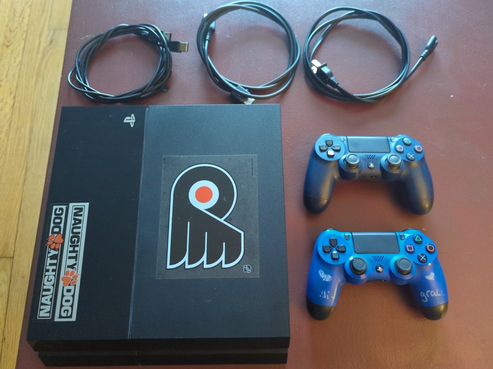 Sony PlayStation 4 500GB – Black (works but needs repairs) SEE DESCRIPTION