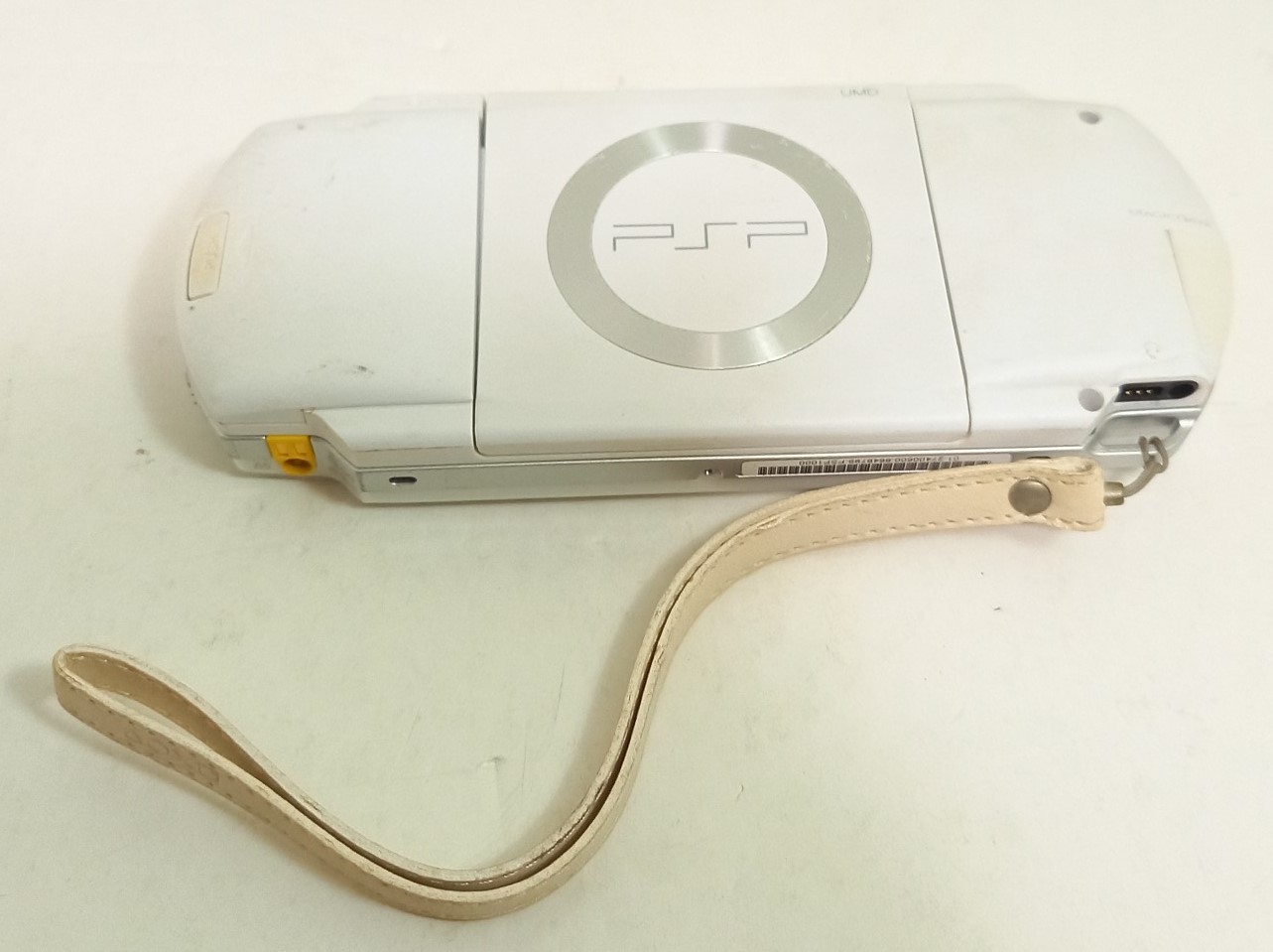 Sony Playstation Portable Game Console White color W/Charger Box Instruction