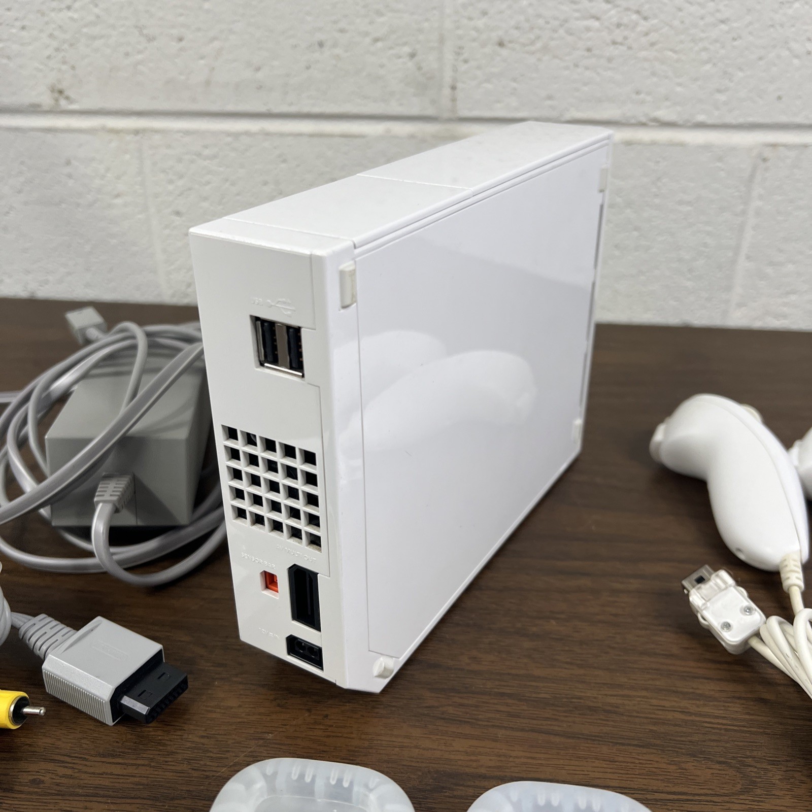 Nintendo Wii Console Bundle White RVL-001 + Wii Sports + 2 Remotes Tested Works