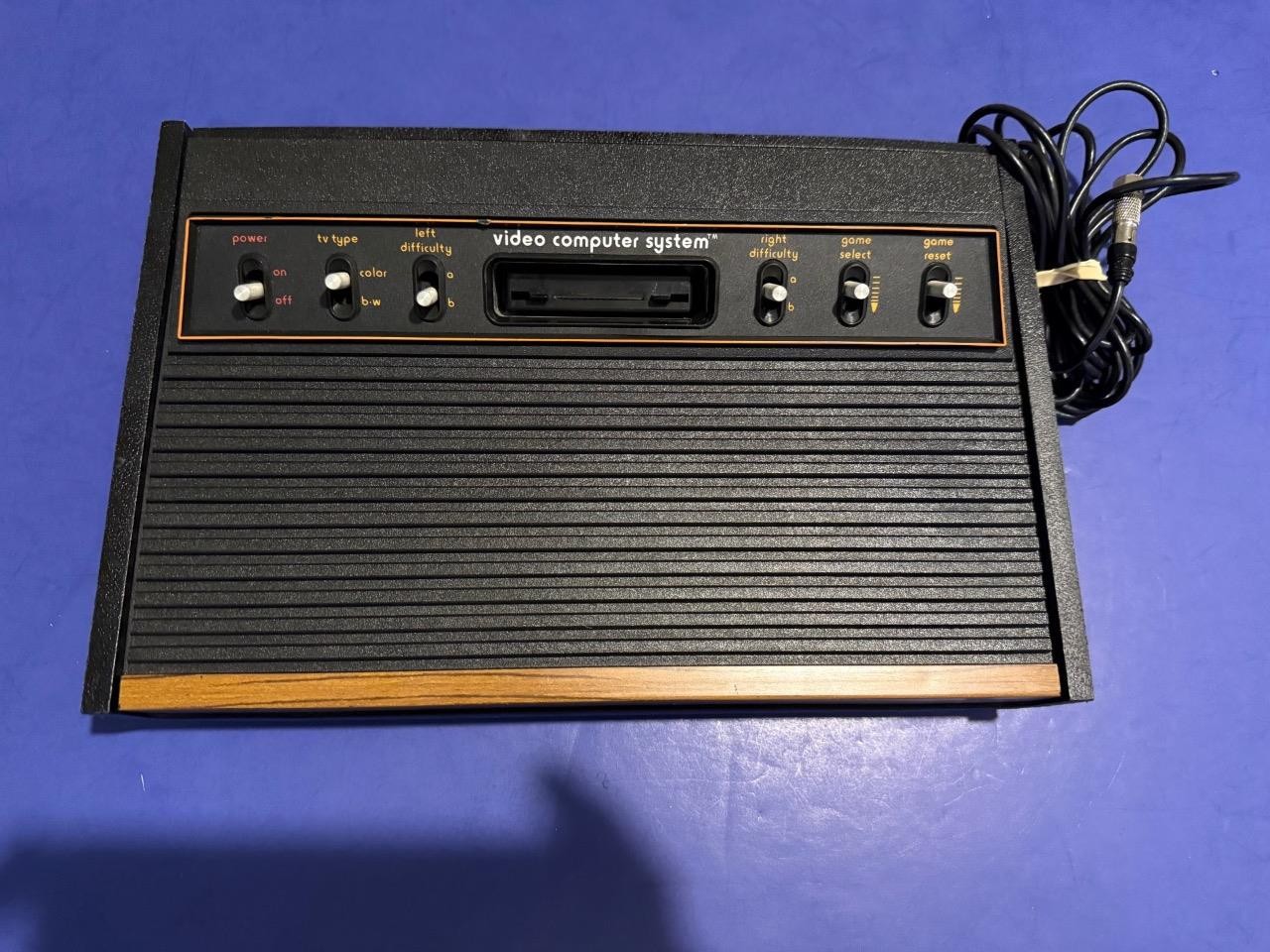 ATARI 2600 HEAVY SIXER, SUNNYVALE CA. ( CLEAN,TESTED AND WORKING) VIDEO GAME!