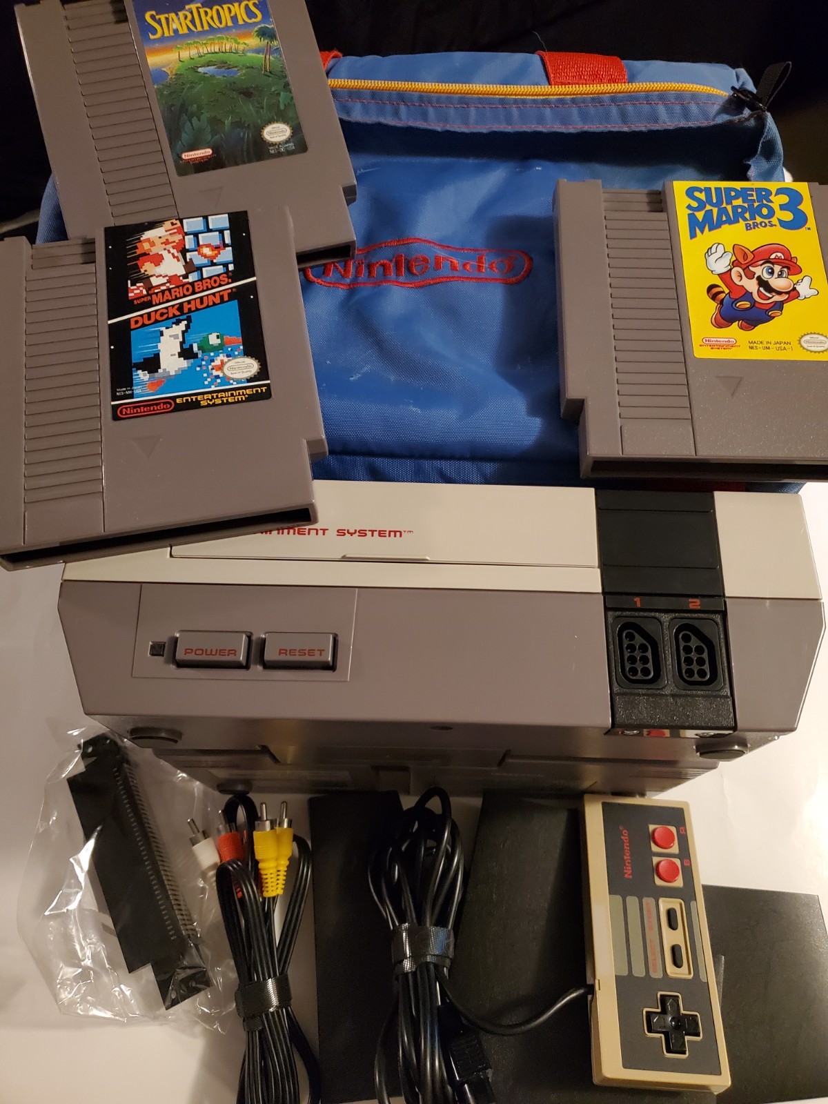 Original Nintendo NES Console Bundle Lot Mario Games Bag Controller (NES-001)