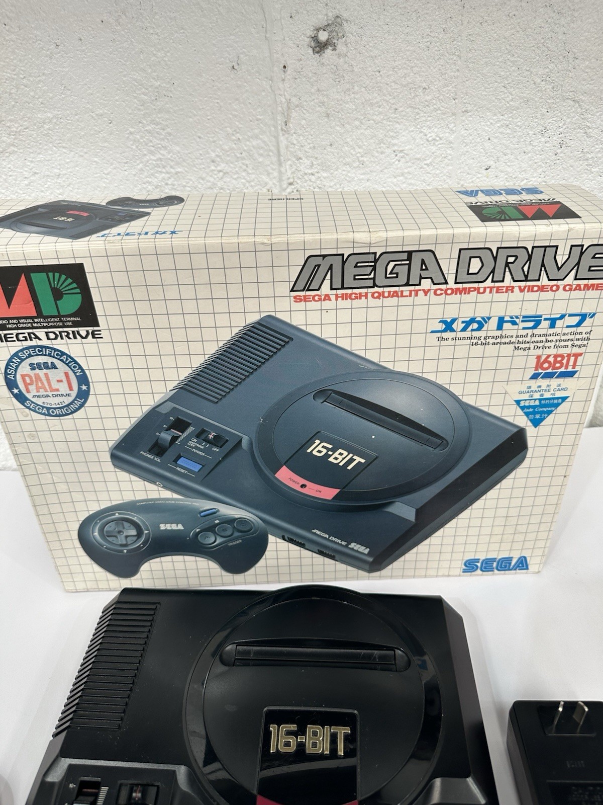VINTAGE SEGA MEGA DRIVE BOXED WORKING CONSOLE 16 Bit PAL 1601-11 NTSC JAPAN BOX