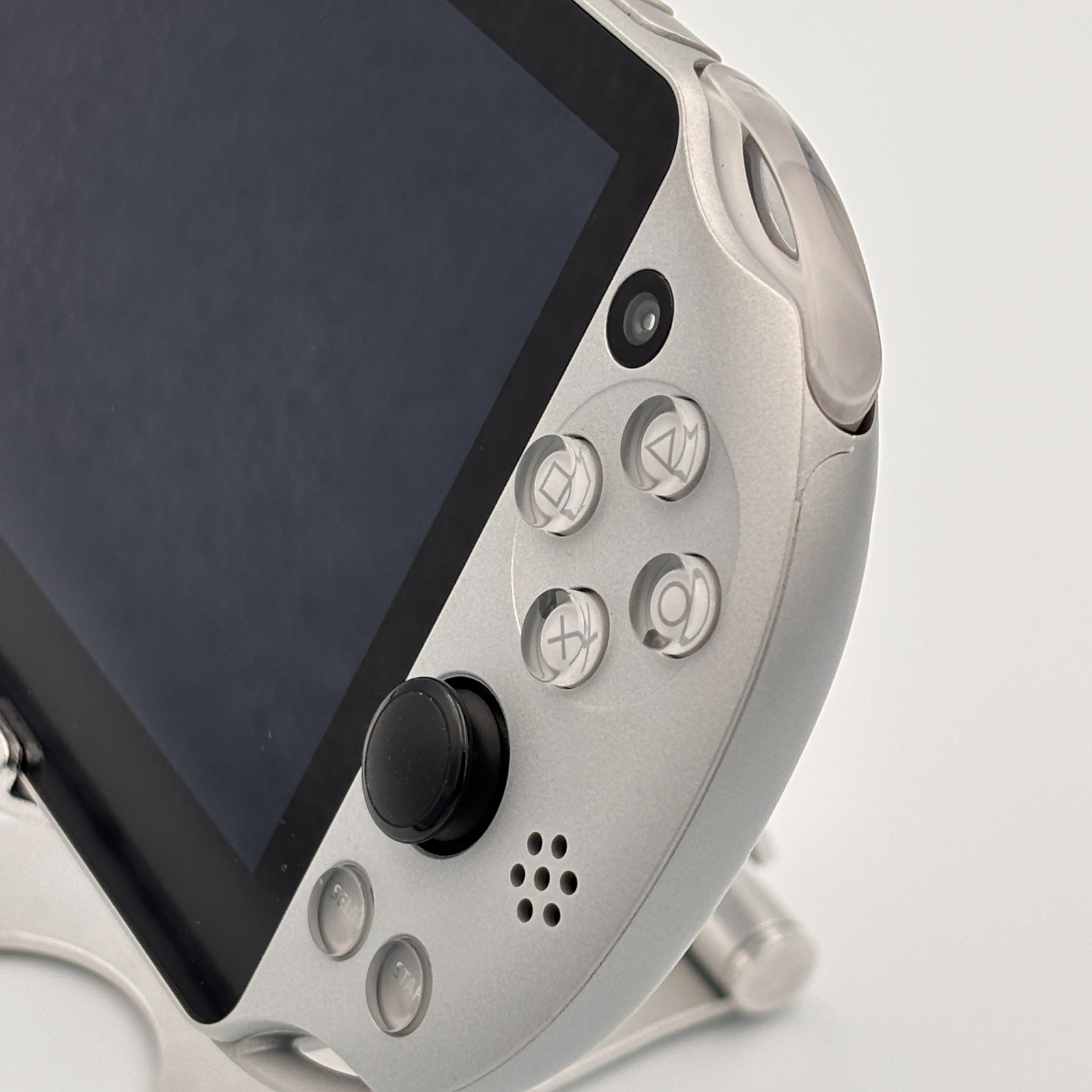 Sony PS Vita PCH-2000 Silver Wi-Fi Console Boxed Near Mint Japan