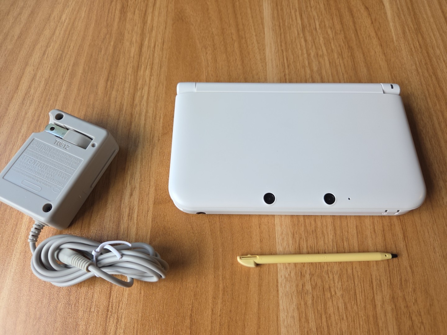 Nintendo 3DS LL XL White Handheld With Charger And Stylus Japan Region US SELLER