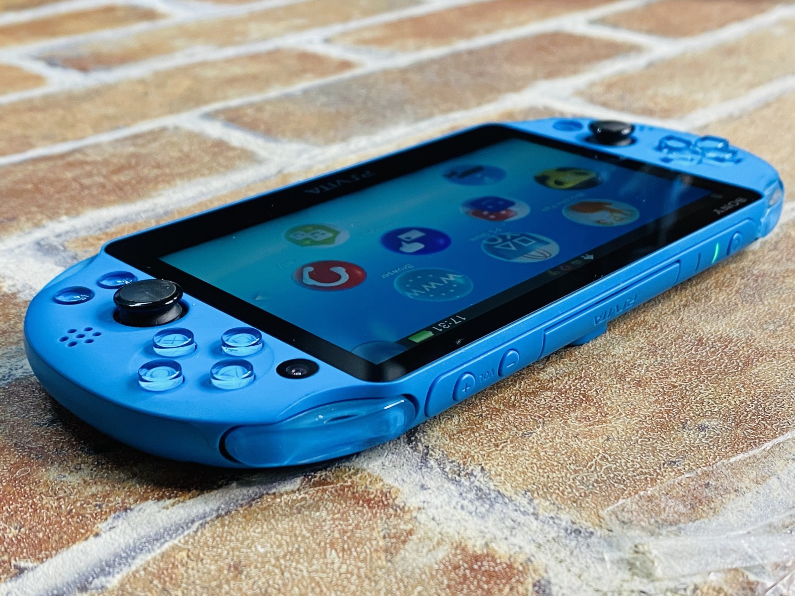 PS Vita PCH-2000 Aqua Blue SONY PlayStation Japan 16GB Charger Mobile Case EX P