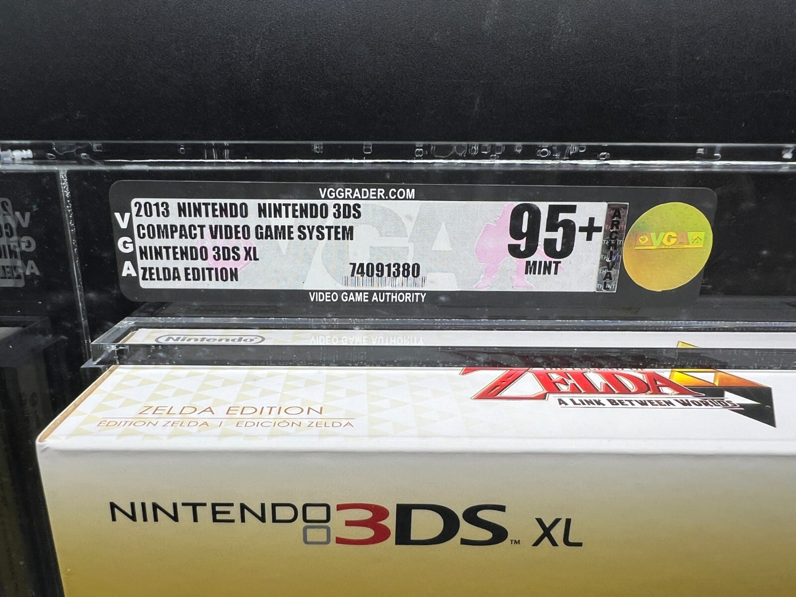 Nintendo 3DS XL Zelda Link Between Worlds Edition VGA 95+ NEW SEALED