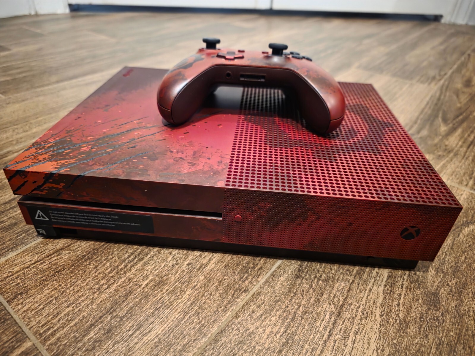 Xbox One S Gears of War 2 TB console with remote controller
