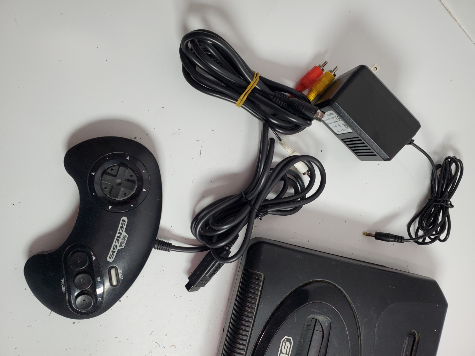 SEGA Genesis Model 2 MK-1631 Console Bundle – Reset Button Doesn’t Work – READ