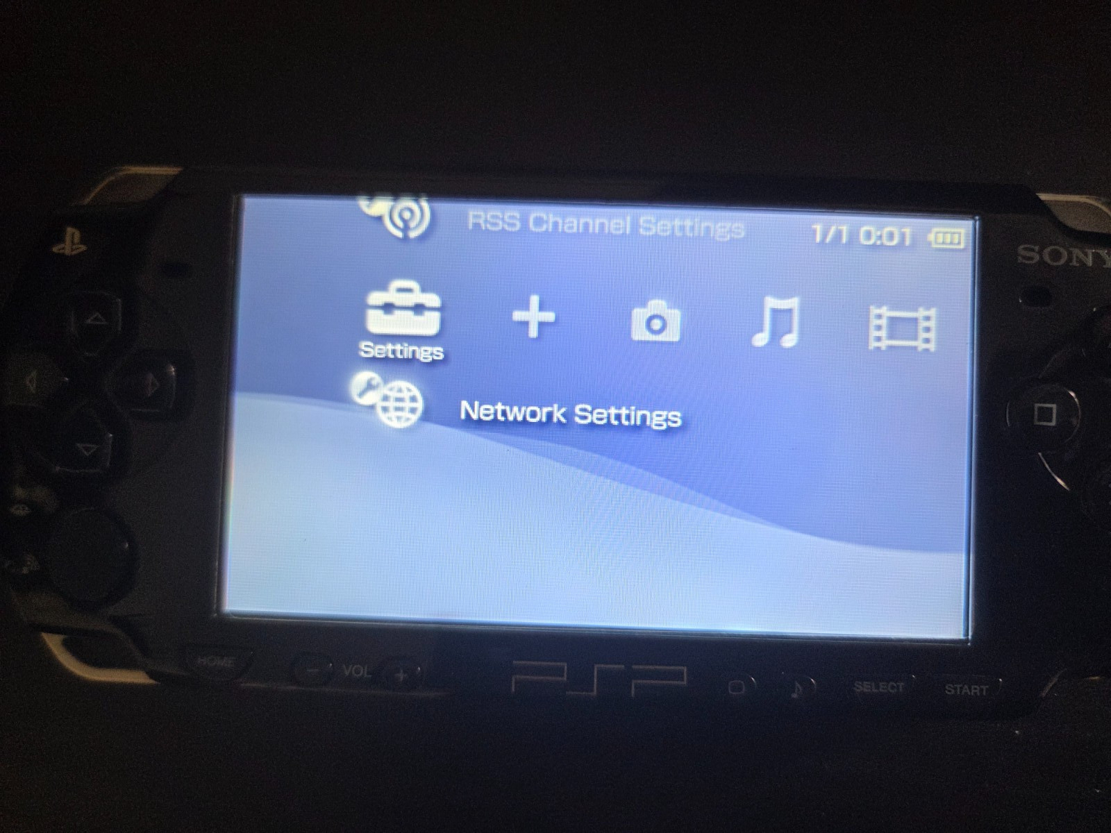 Sony PSP 2000 Handeld System – Piano Black – Brand New Battery