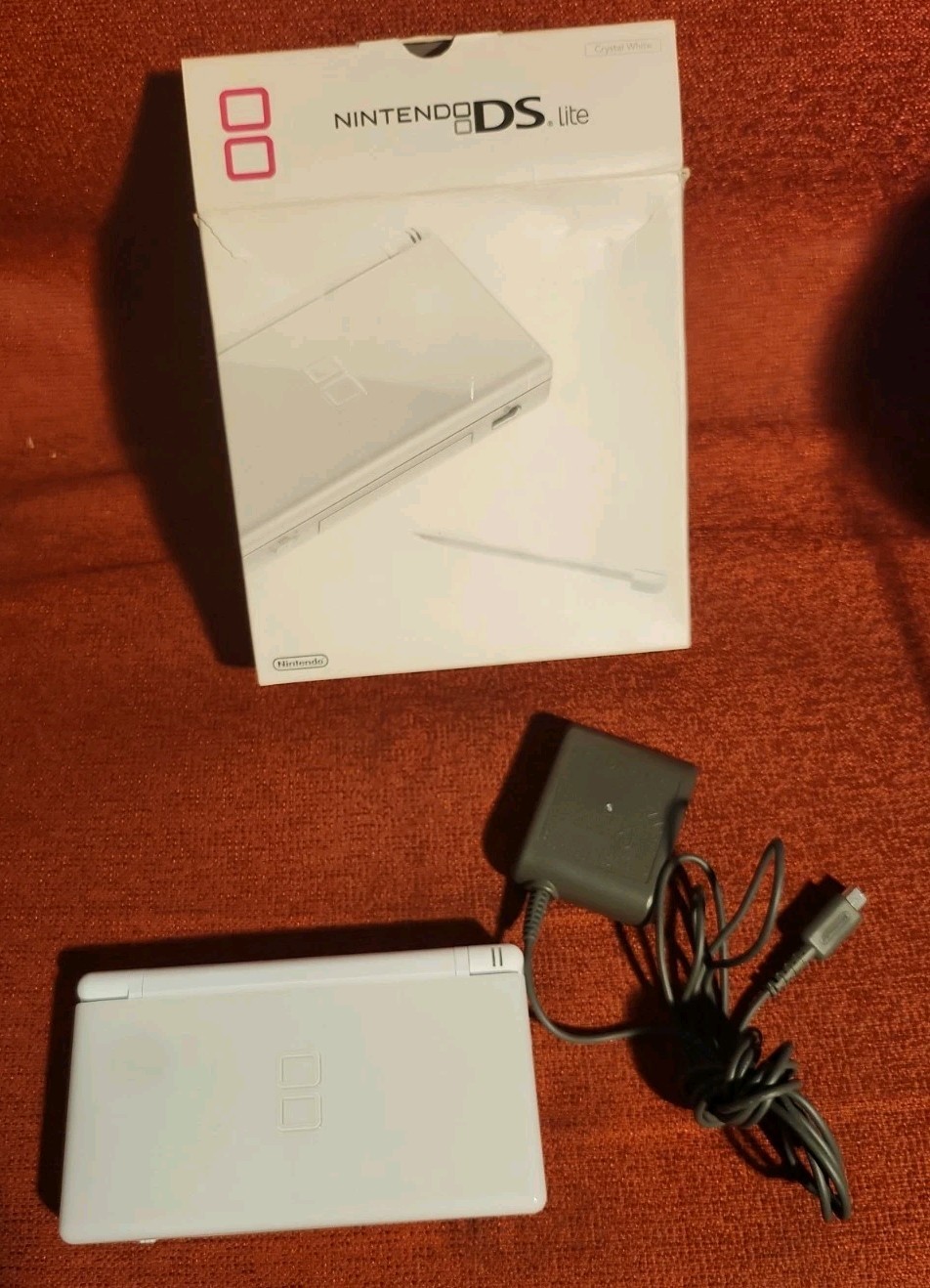 Nintendo DS Lite Handheld System – White (Bottom Screen Corner Issue)