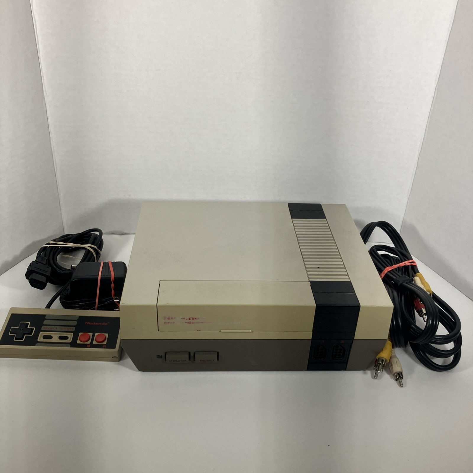 Nintendo NES Console NES-001 Controller Power Brick AV Cables