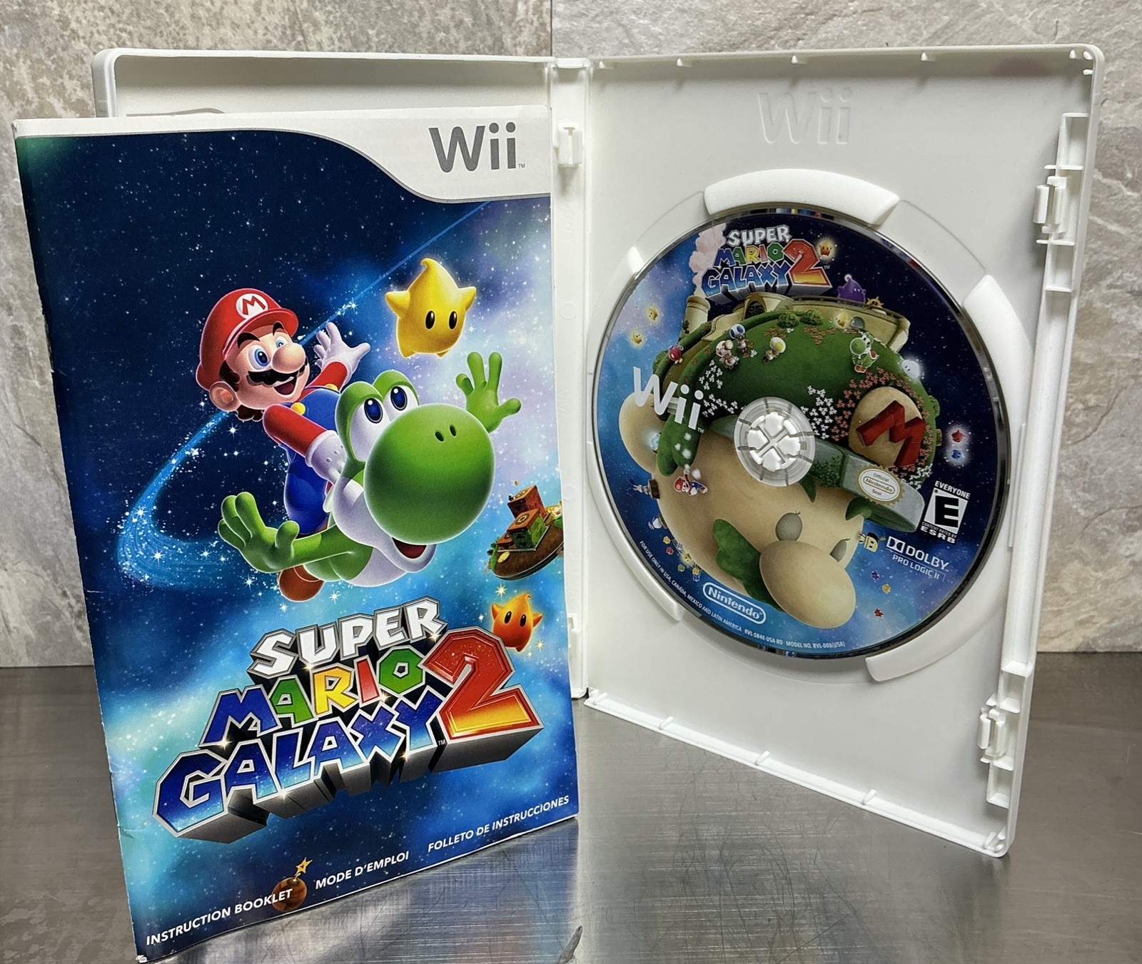 Nintendo Wii Console Bundle Mario Galaxy 2 & Donkey Kong Country, Works Tested