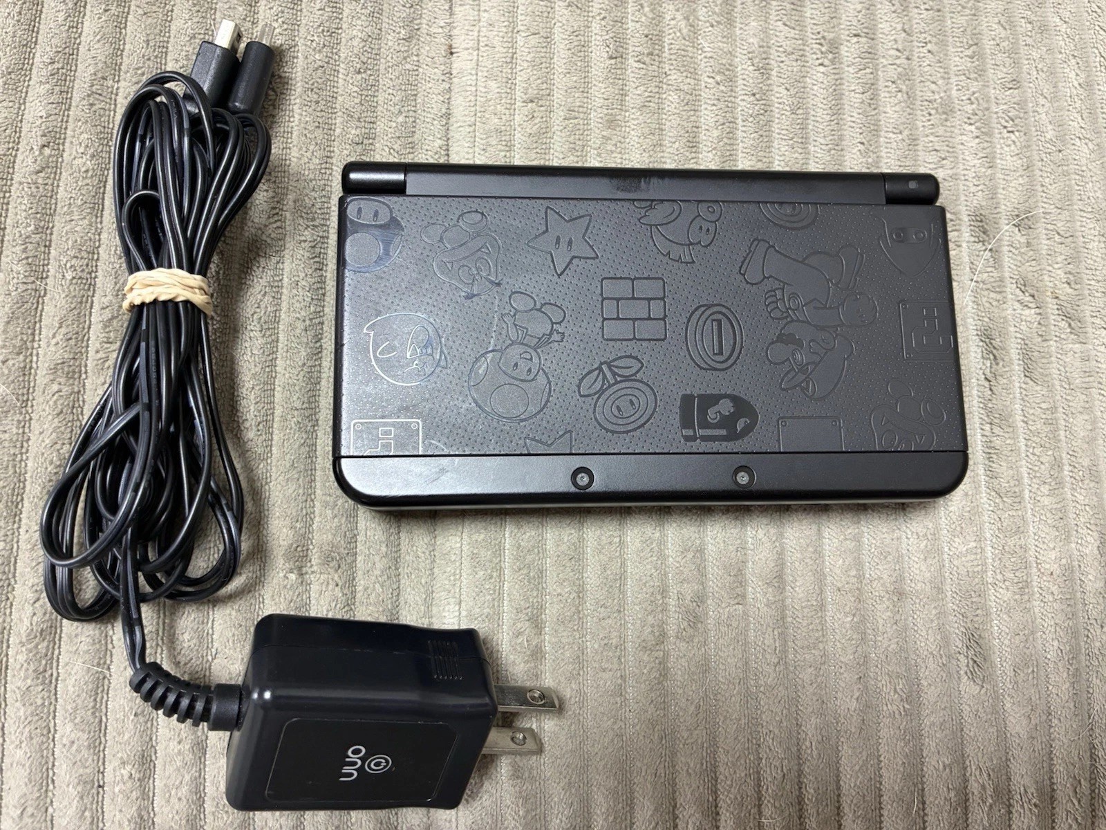 New Nintendo 3DS Mario Edition Black Friday Edition US Model W Charger Stylus