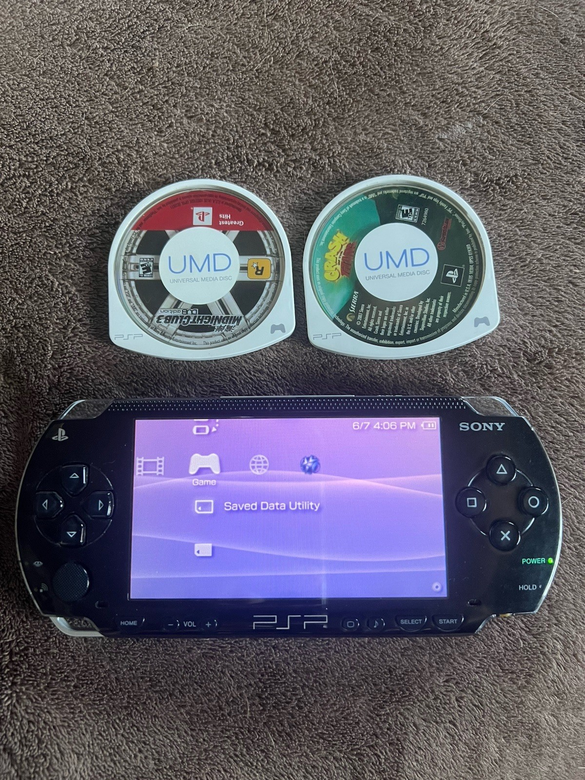 SONY PSP 1001 BLACK BUNDLE **TESTED** 1GB STICK, GAMES