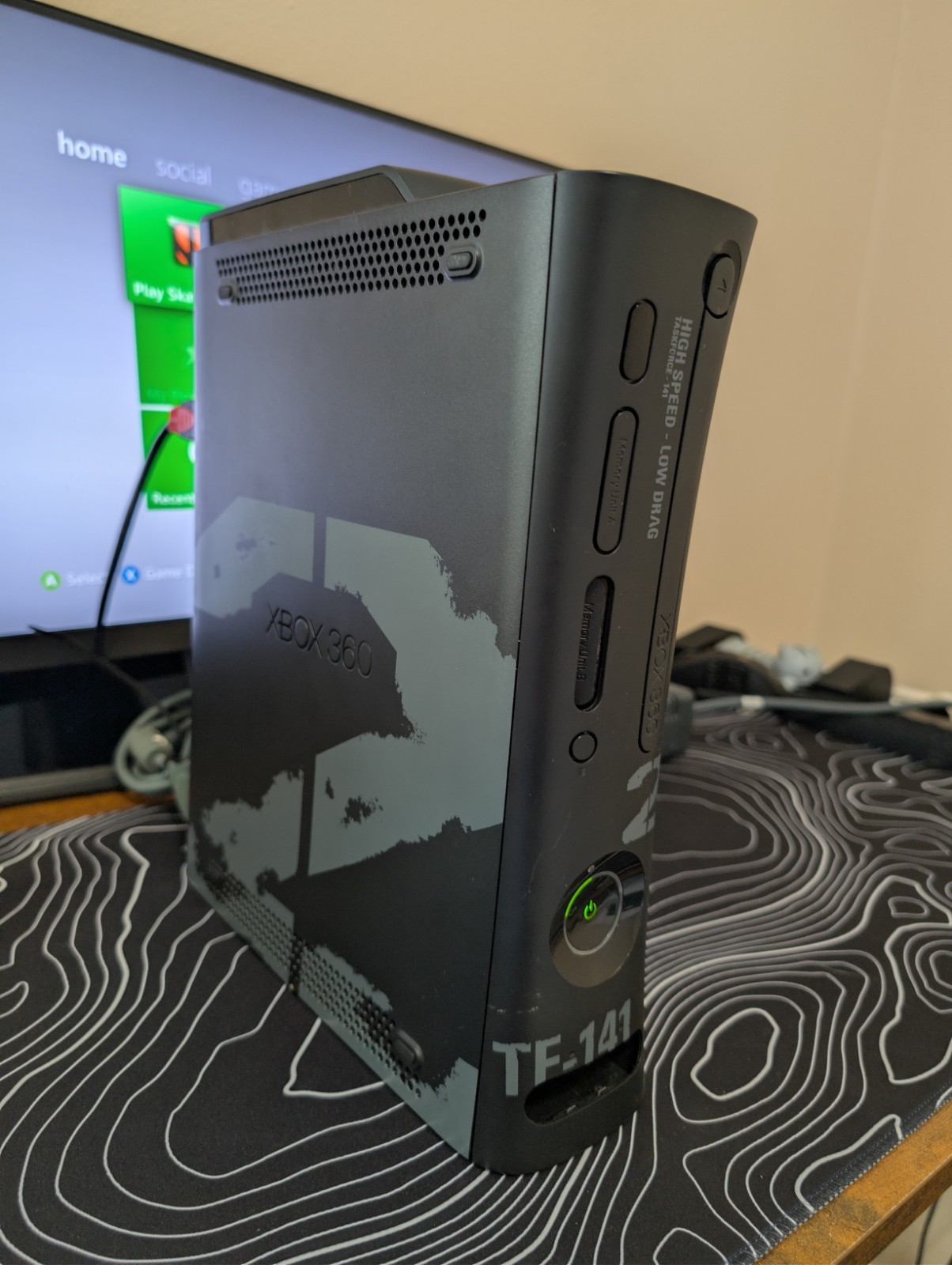 Xbox 360 Console Modern Warfare 2 Edition With Games. Controllers, Kinect