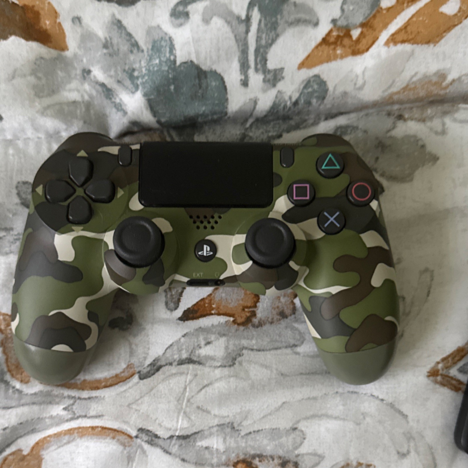 Sony PlayStation 4 PS4 Special Edition Black/Gold Jordan 500GB + Camo Controller