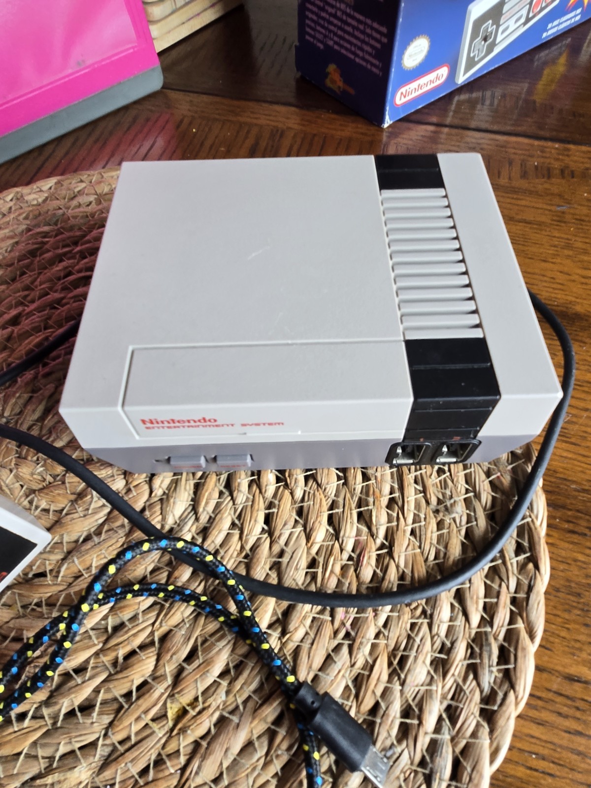 NES Classic Edition (CLV-001) Mini Console /w Replica Zapper