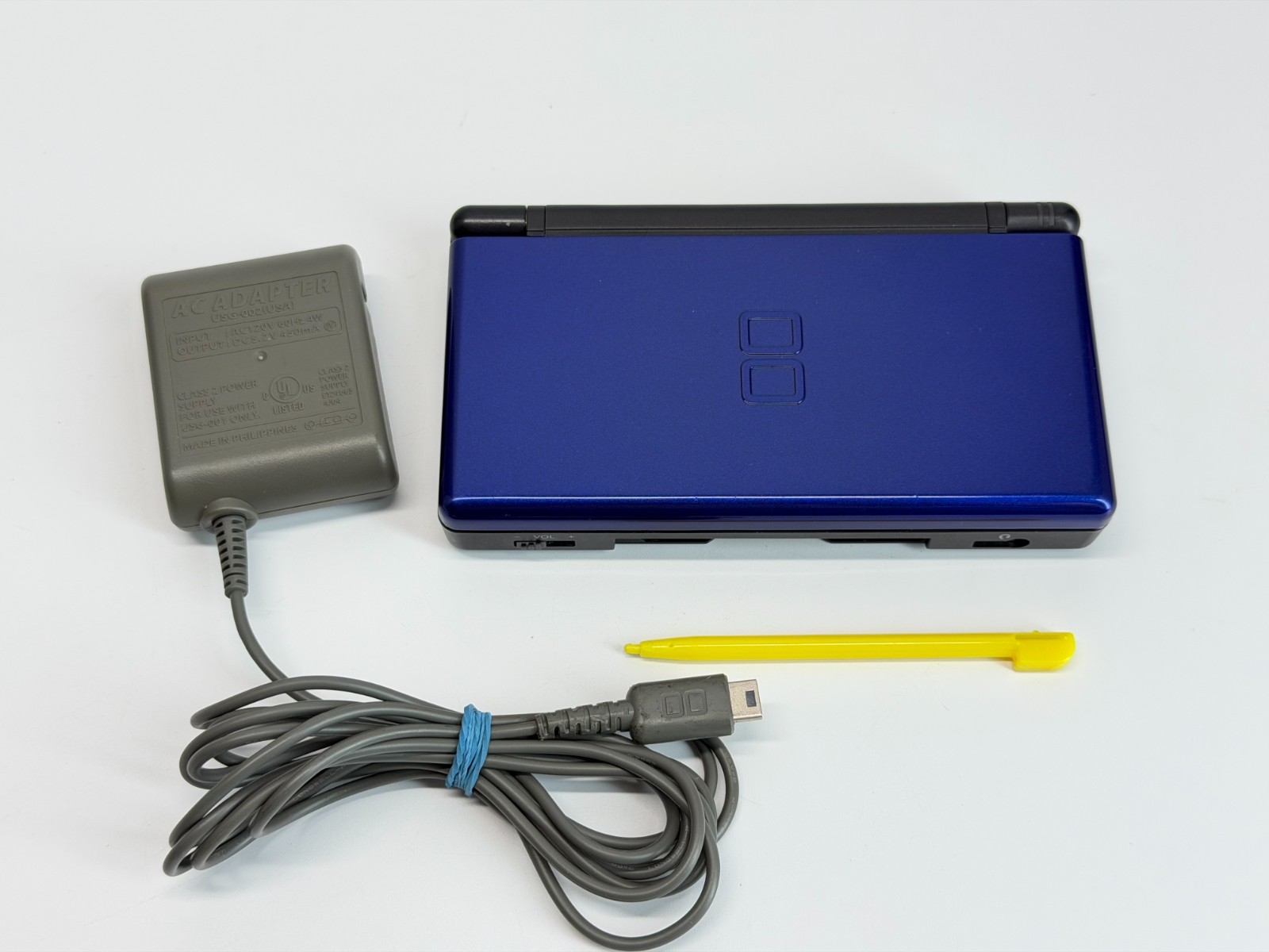 Nintendo DS Lite Blue/Black Handheld System Bundle *Cracked Hinge*