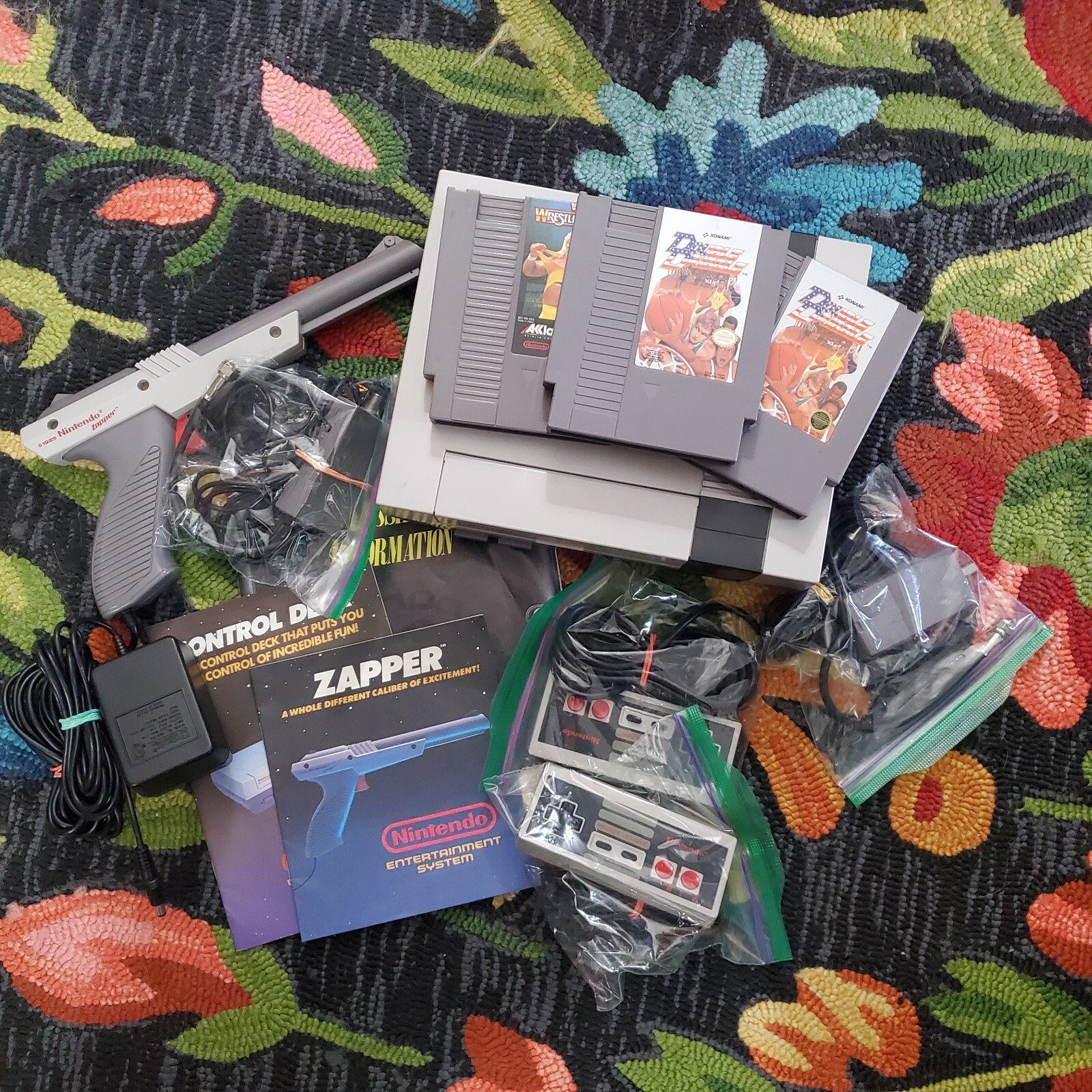 Original Nintendo NES NES-001 Gaming System Controllers Zapper Games RF-Adapter