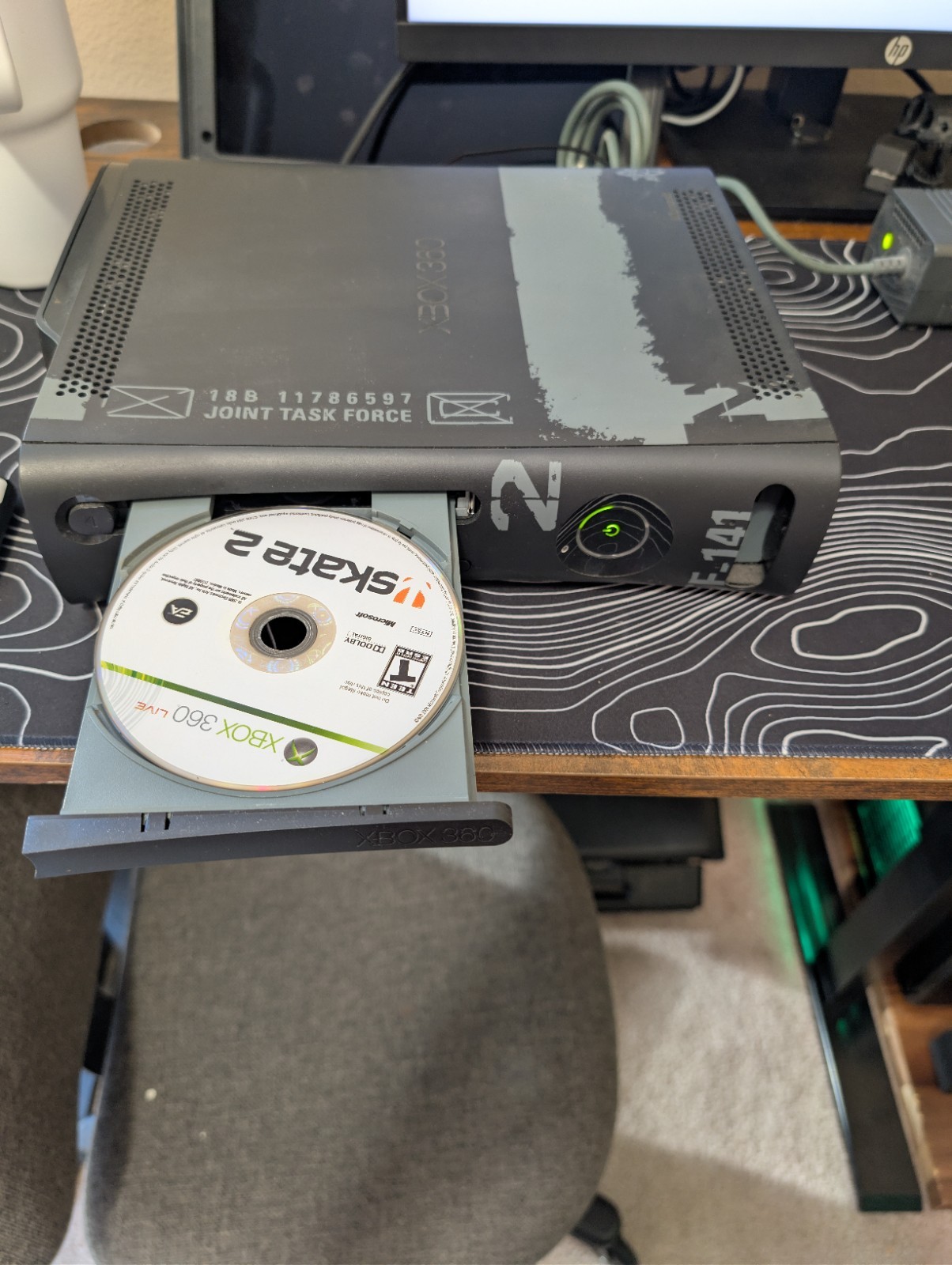 Xbox 360 Console Modern Warfare 2 Edition With Games. Controllers, Kinect