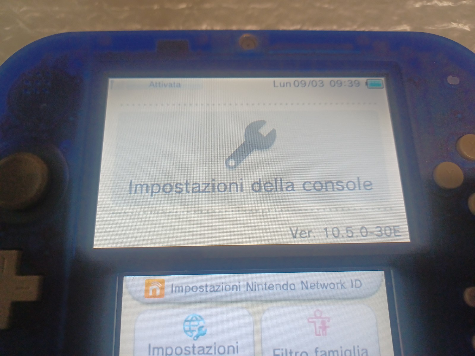 Nintendo 2DS Transparent Blue in box working
