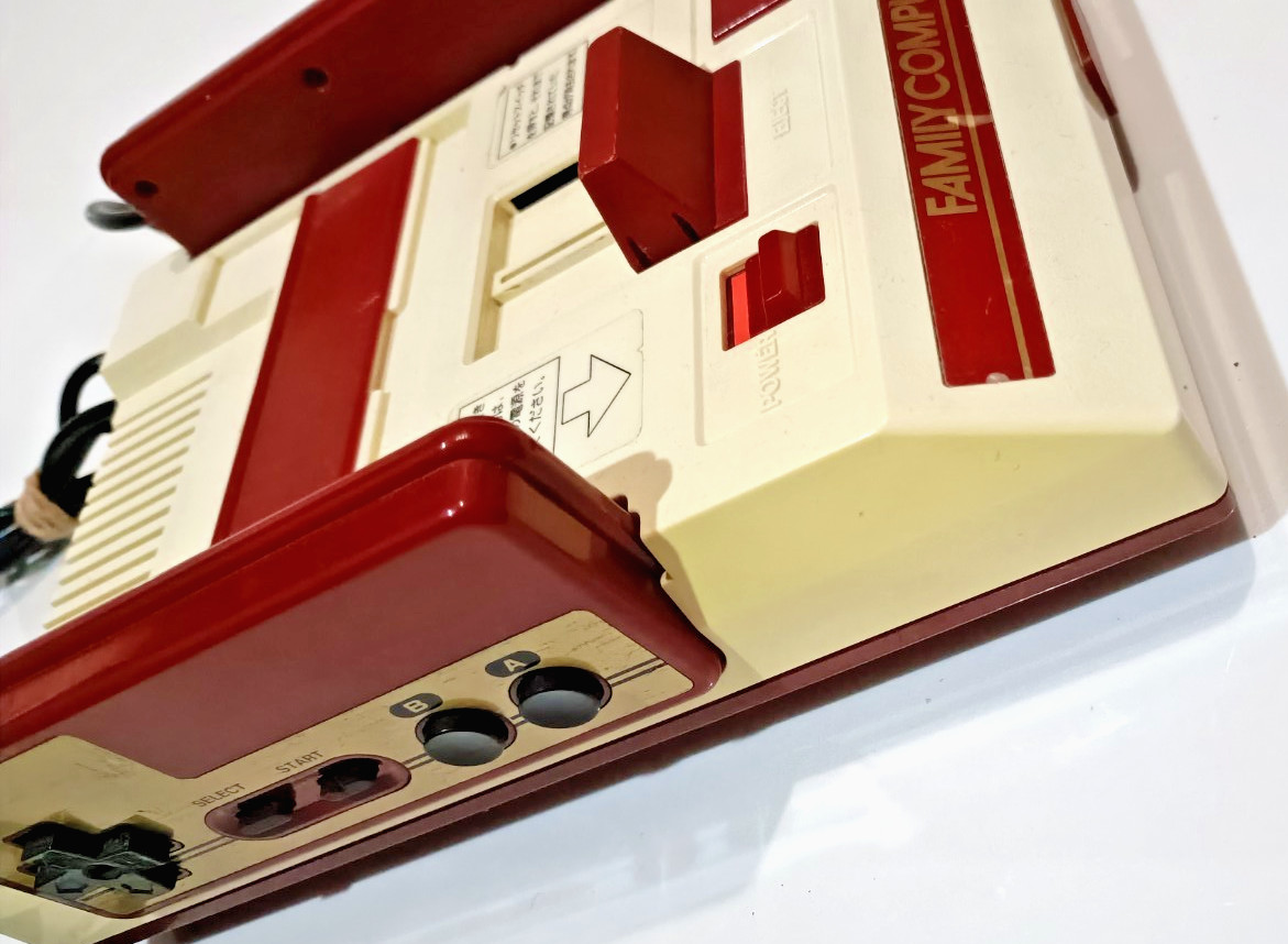 Nintendo Famicom Console System (Japanese NES) HVC-001 NTSC-J with Cables