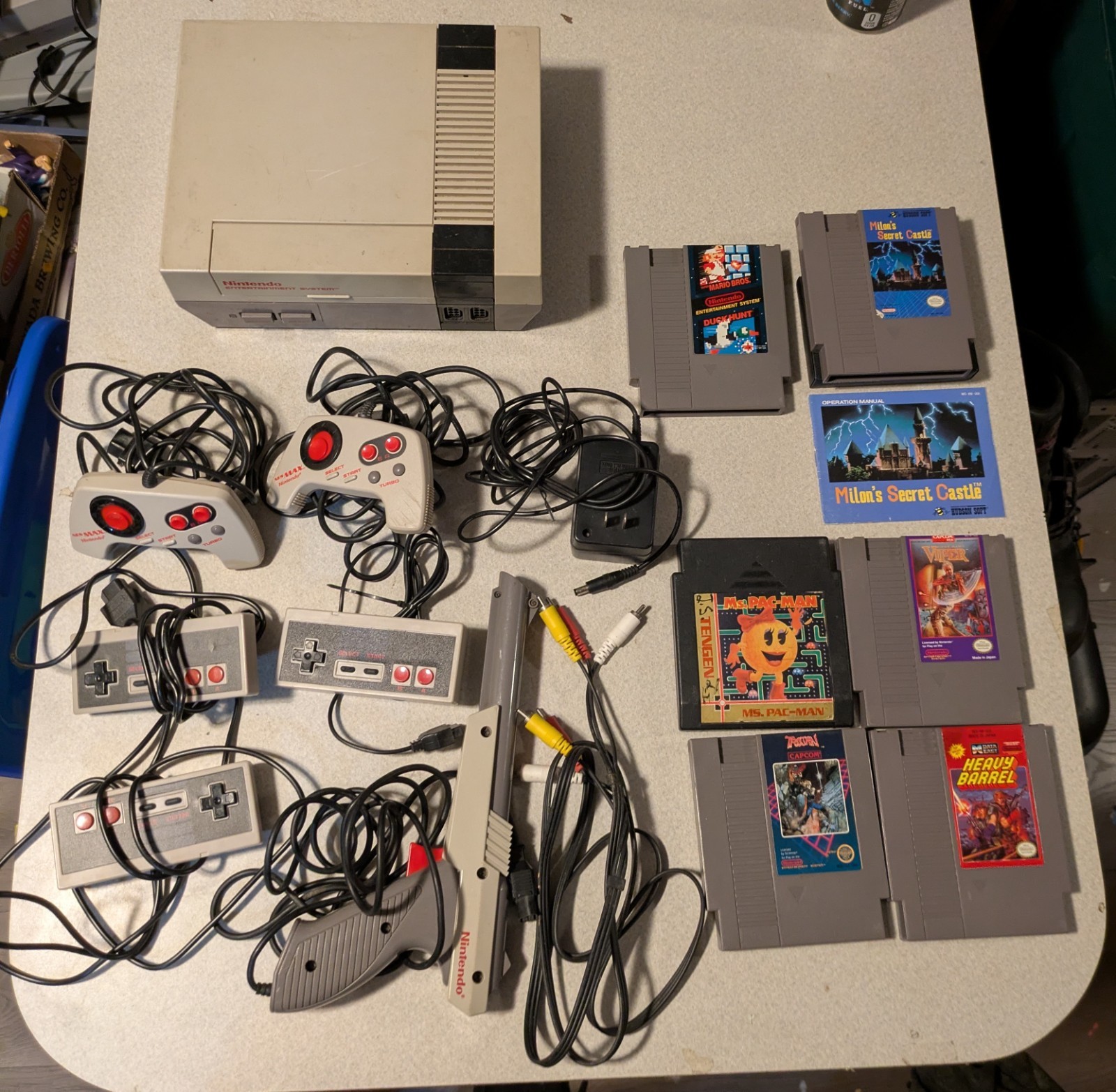 Nintendo NES-001 Console W/ Gray Zapper, 4 Controllers (2 Are MAX Con)& 6 Games