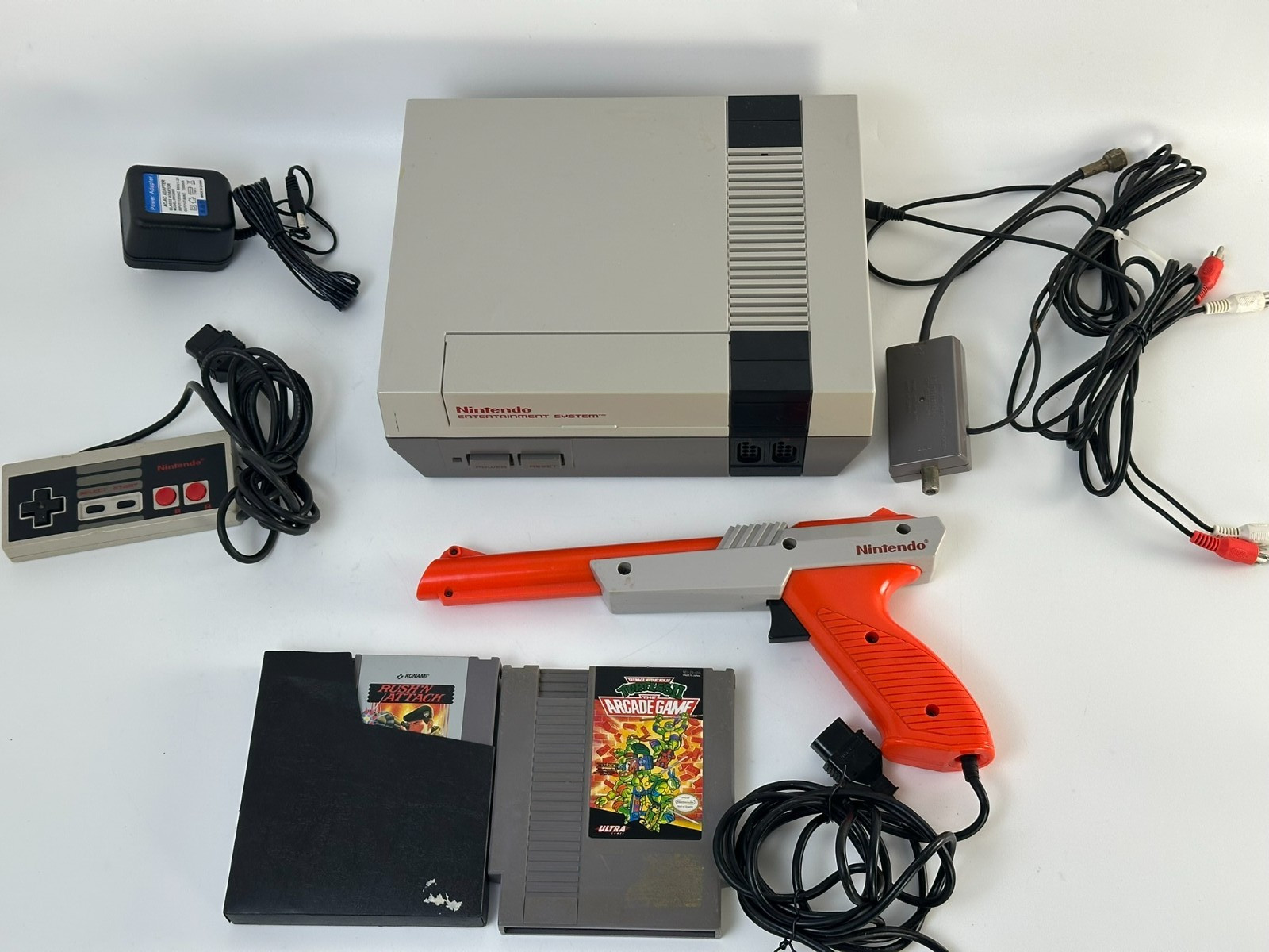 Nintendo NES Original Console Bundle Tested Working TMNT Zapper Rushn Attack NES
